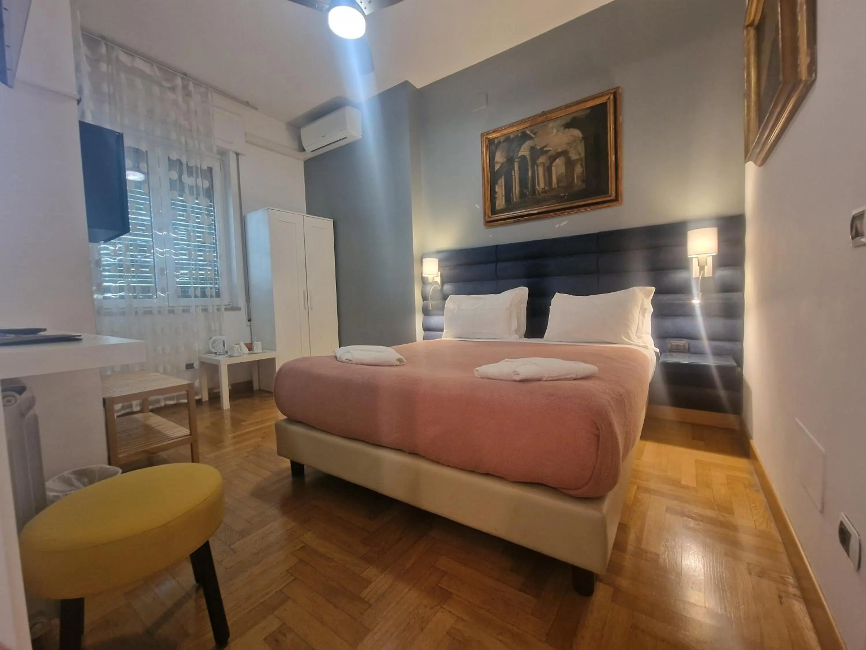 Photo of the whole room, Bed in Sweet Home Parioli