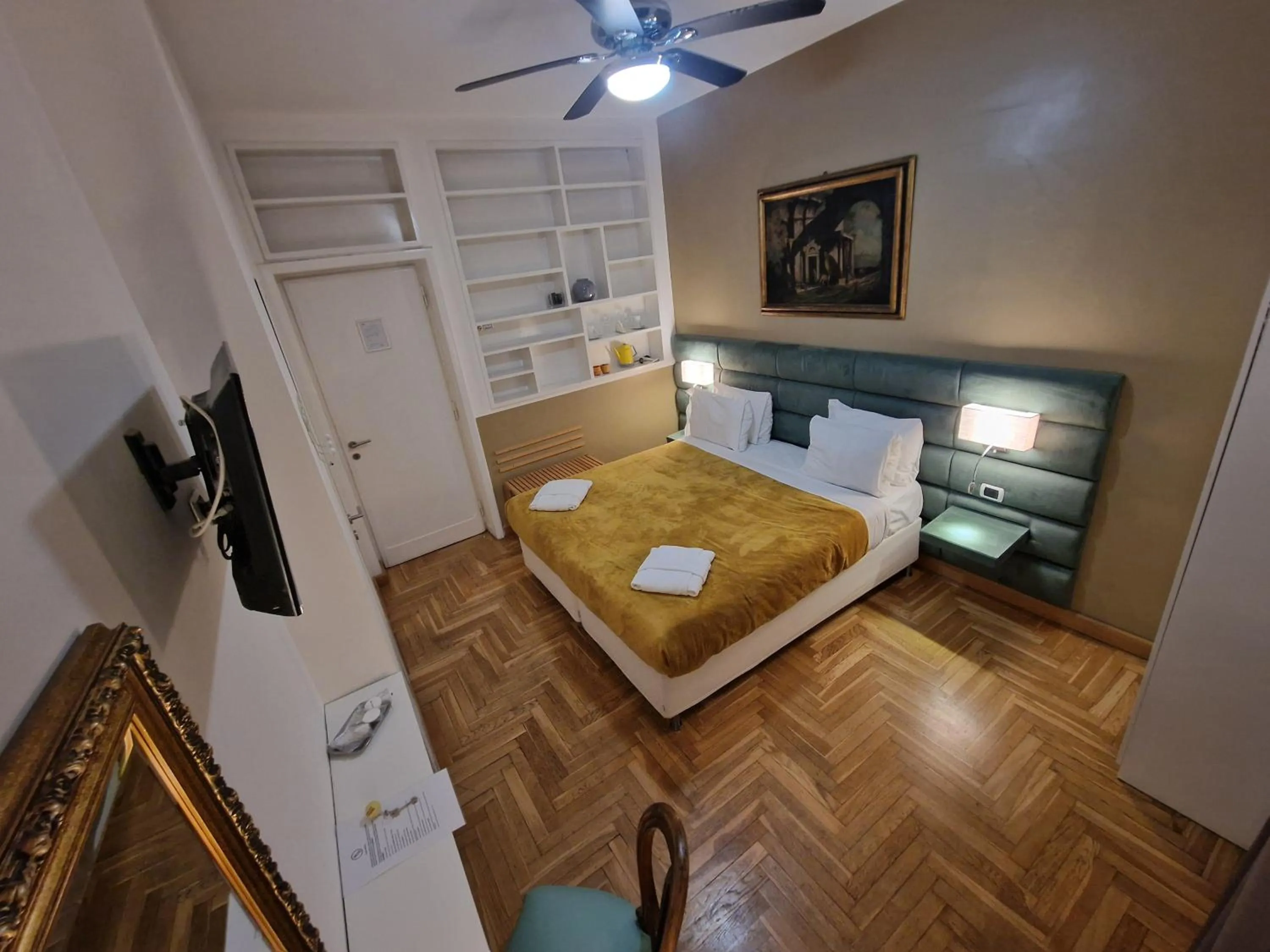 Photo of the whole room, Bed in Sweet Home Parioli