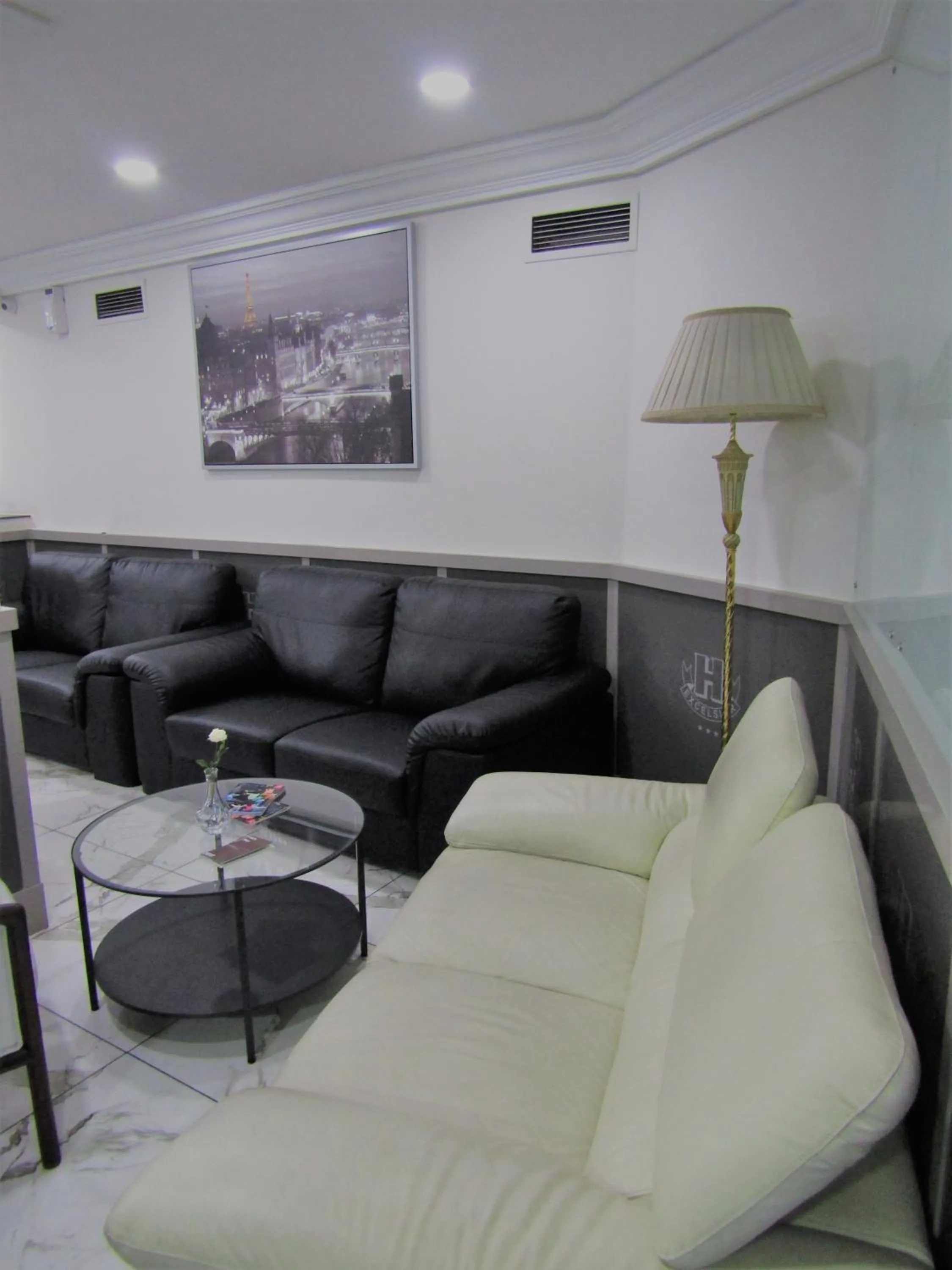 Lounge or bar in Hotel Excelsior