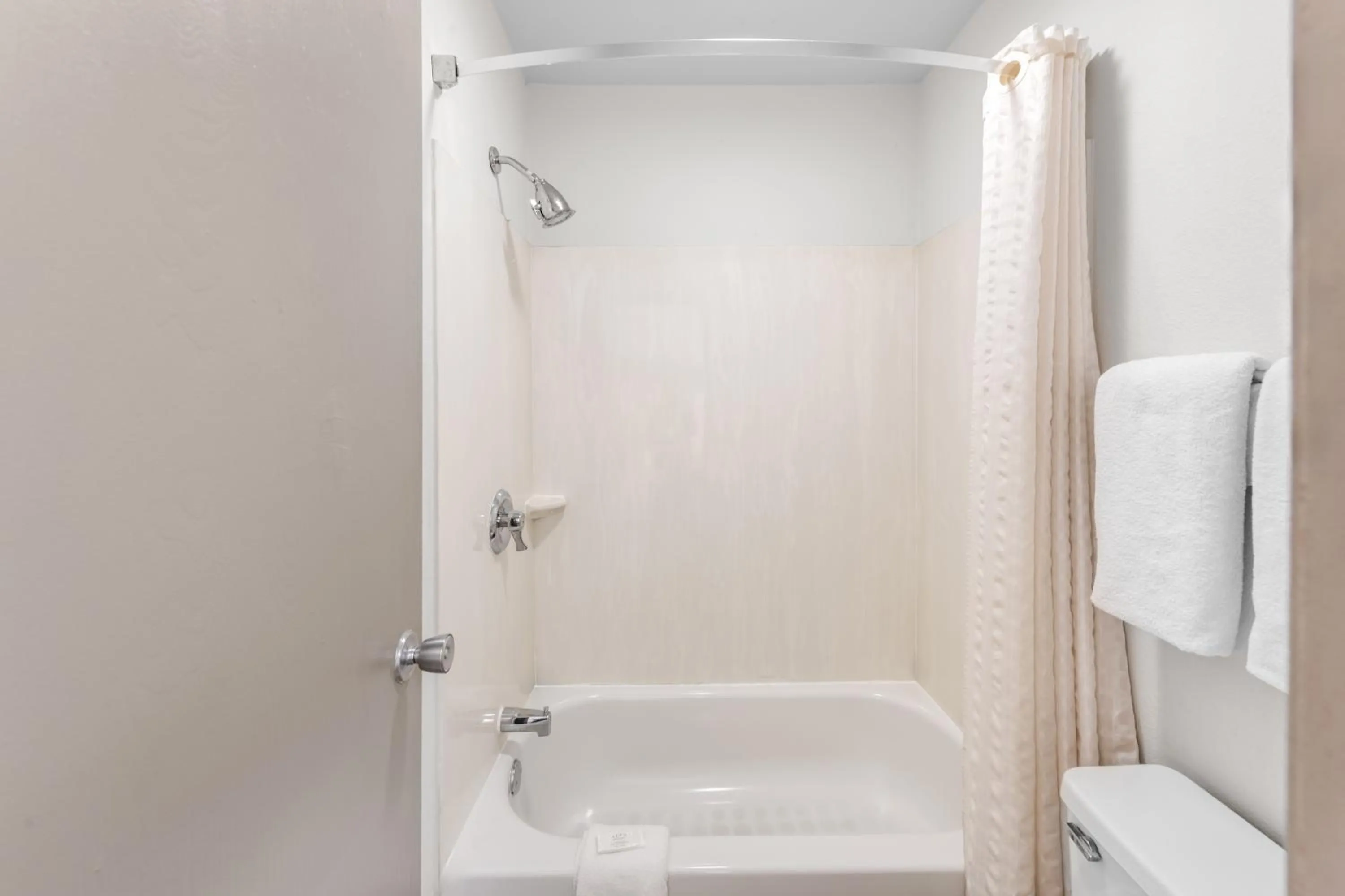Shower in Americas Best Value Inn Kansas City East - Independence