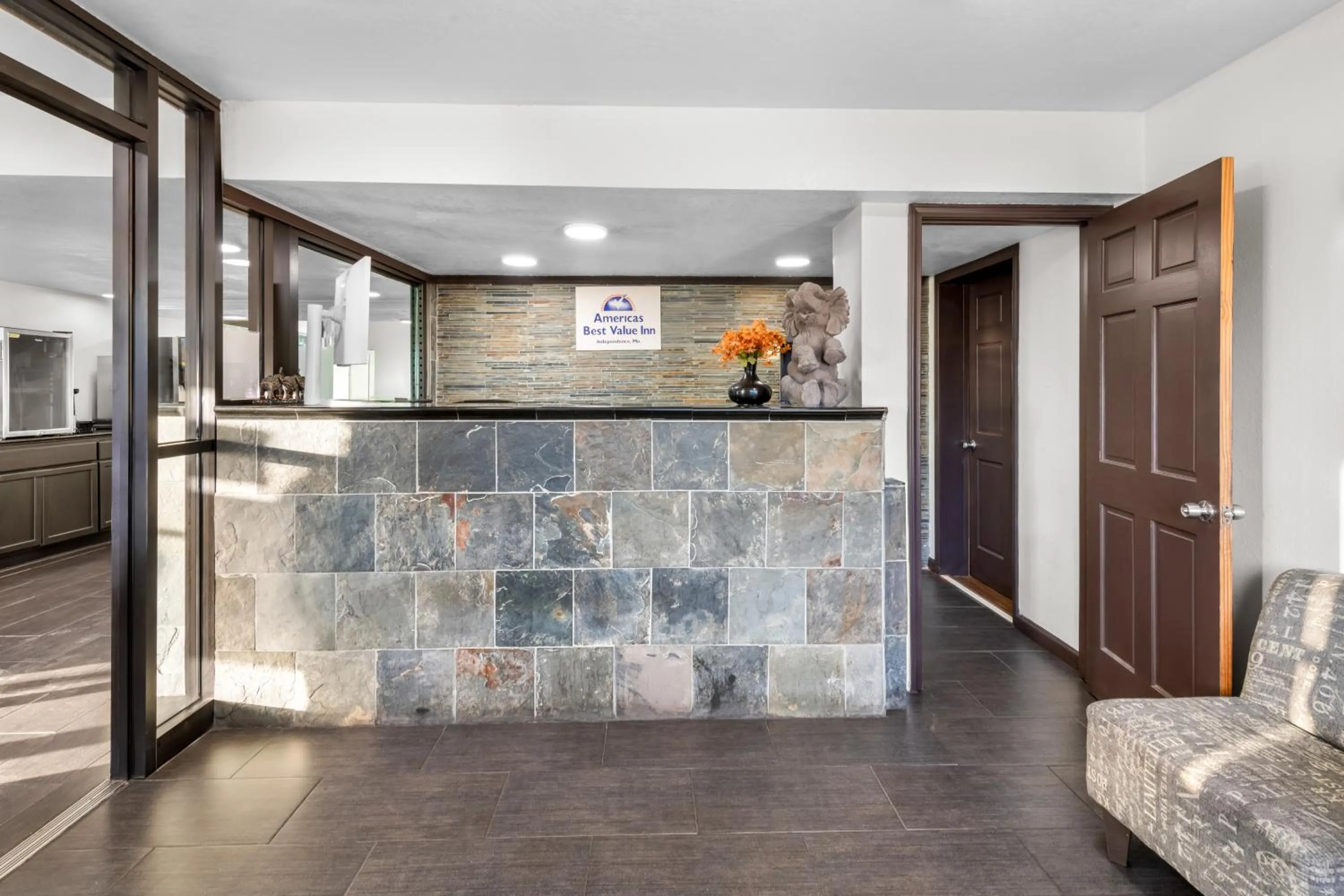Lobby or reception in Americas Best Value Inn Kansas City East - Independence