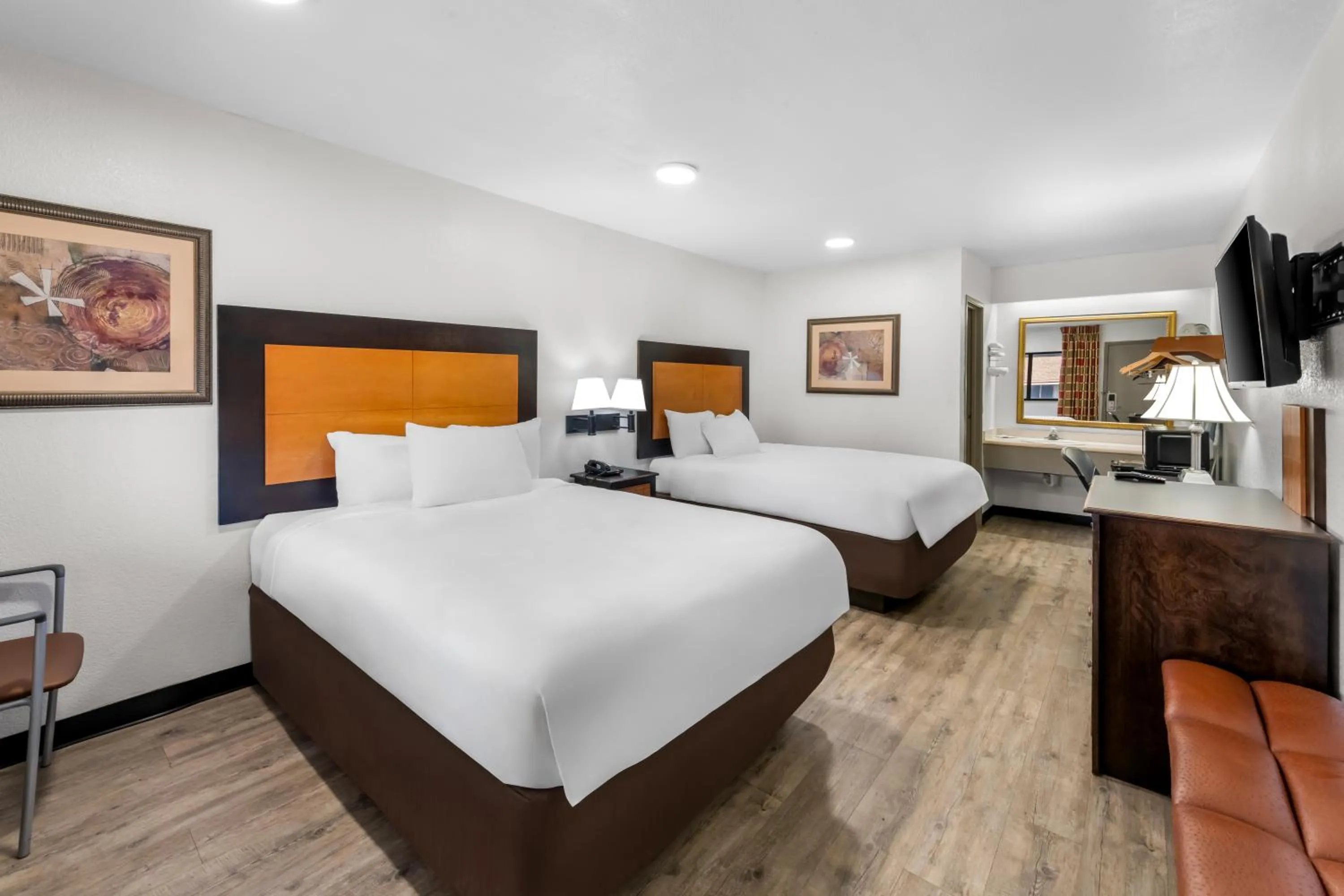 Bed in Americas Best Value Inn Kansas City East - Independence