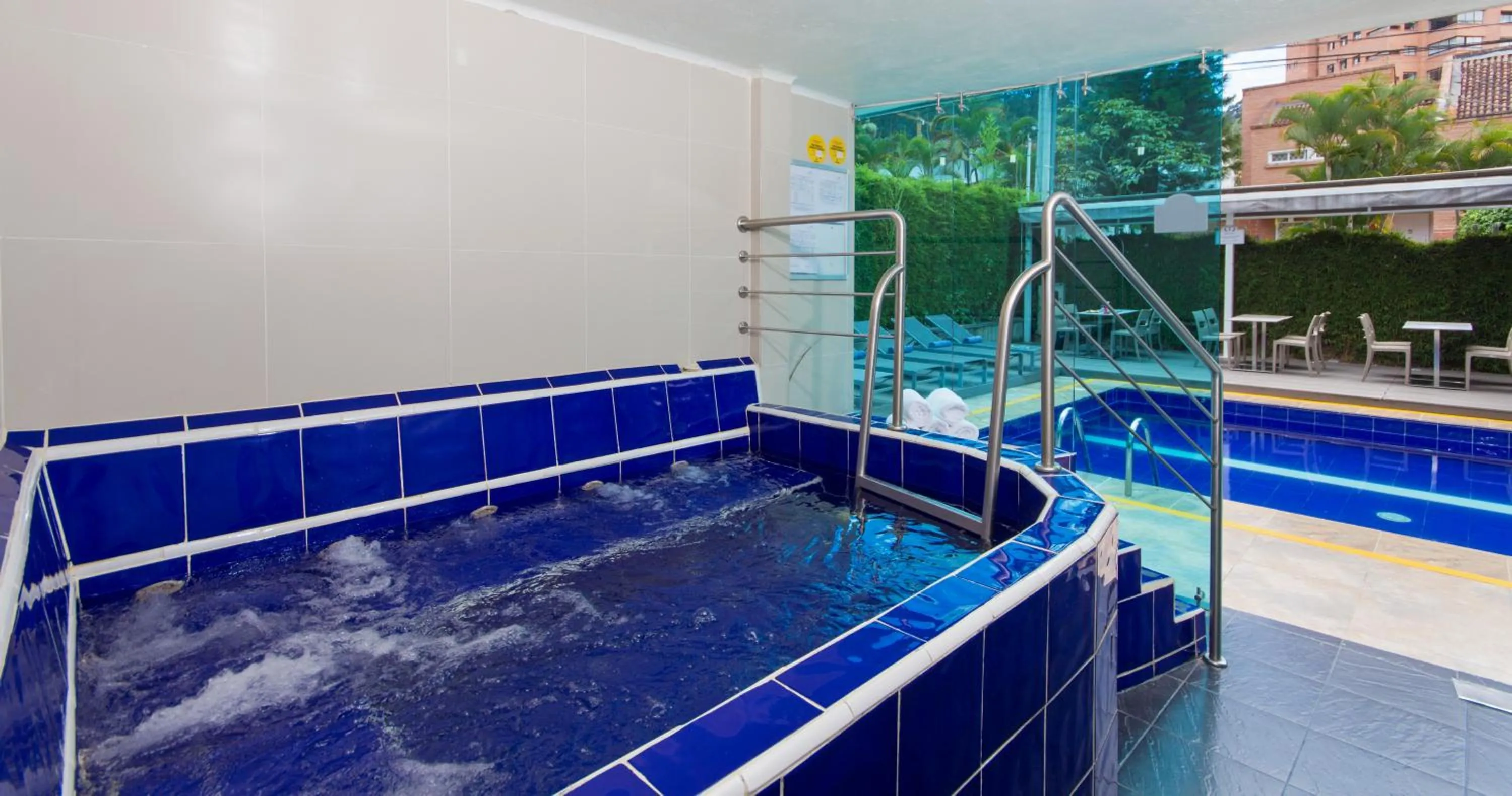 Hot Tub in The Morgana Poblado Suites Hotel