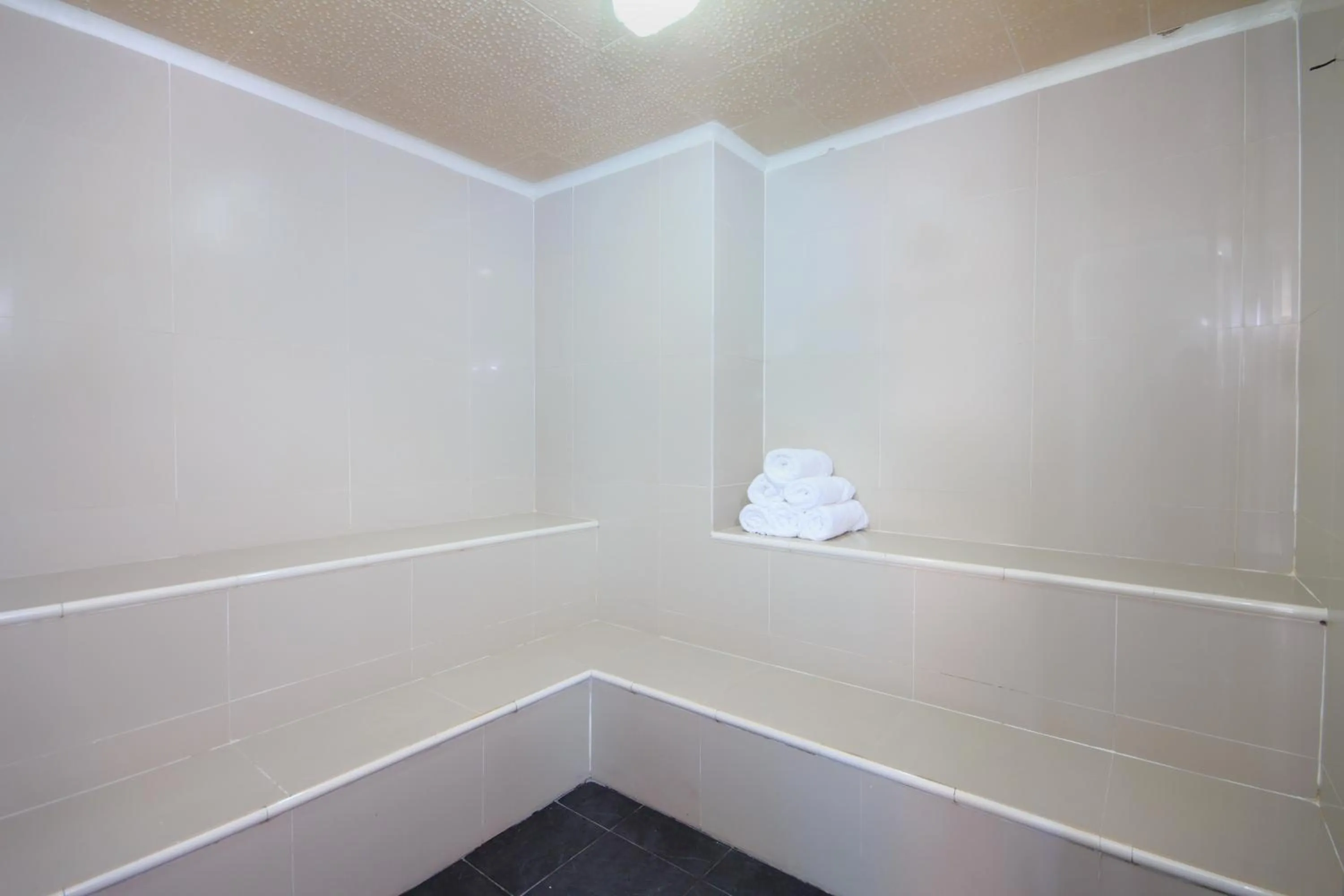 Steam room in The Morgana Poblado Suites Hotel