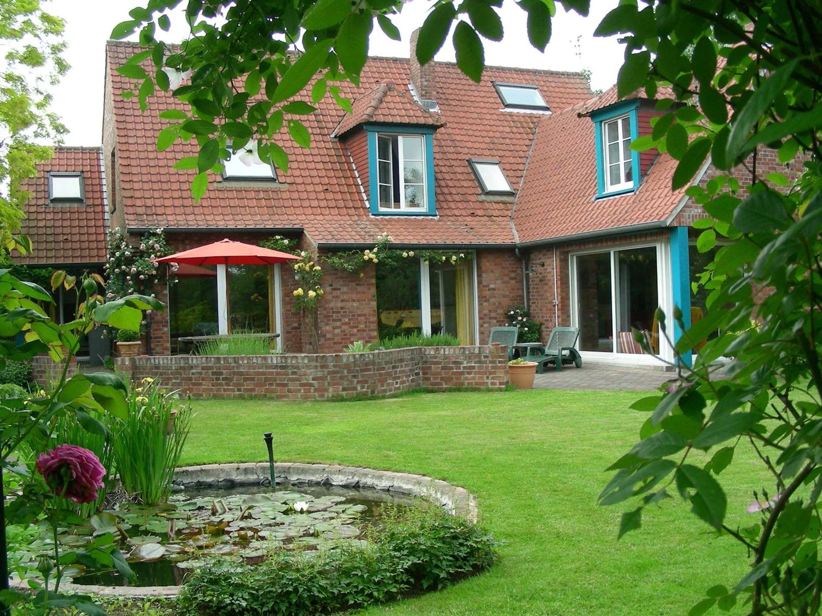 Facade/entrance in A la Maison du Héron