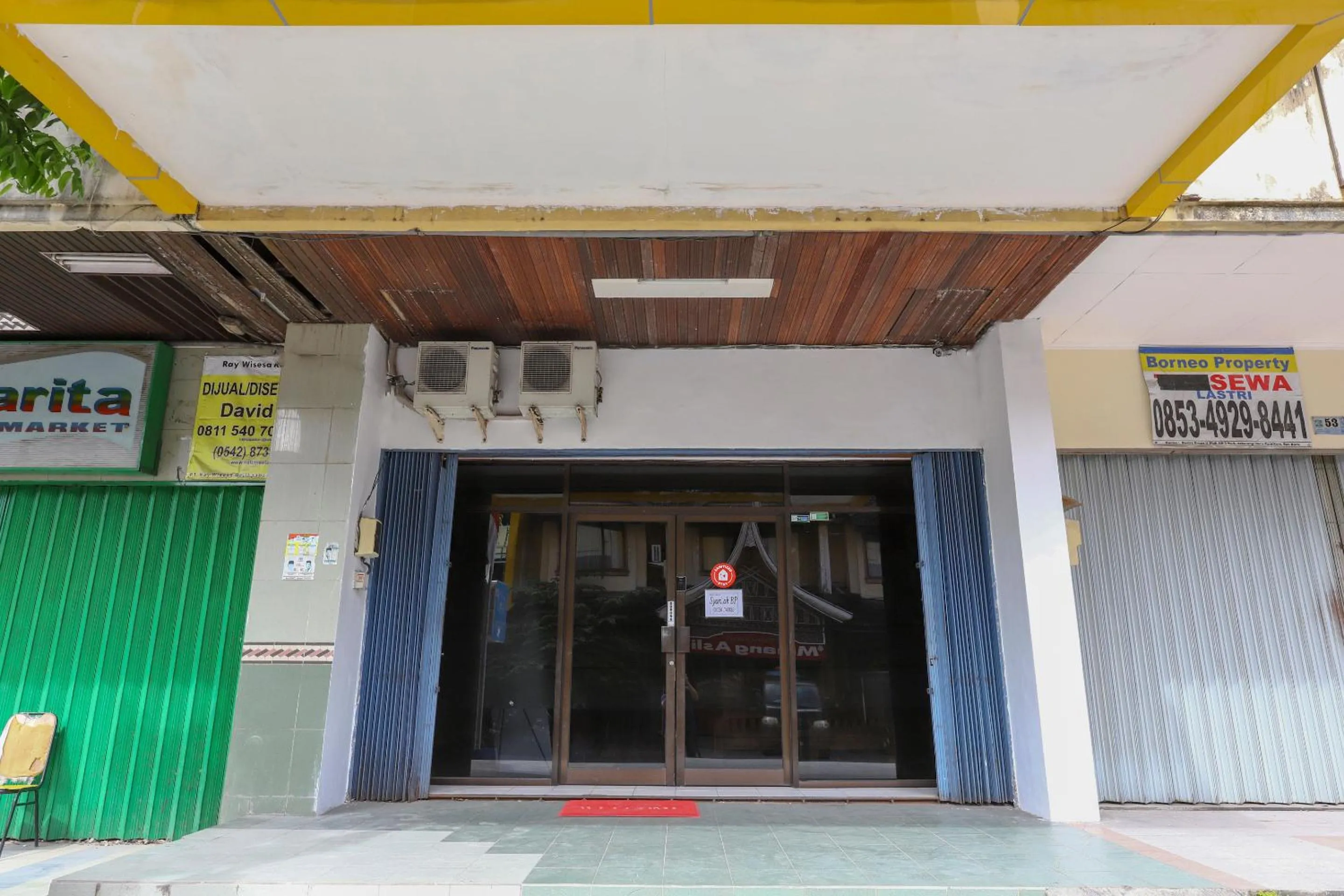 Facade/entrance in Good Sleep Balikpapan Mitra RedDoorz