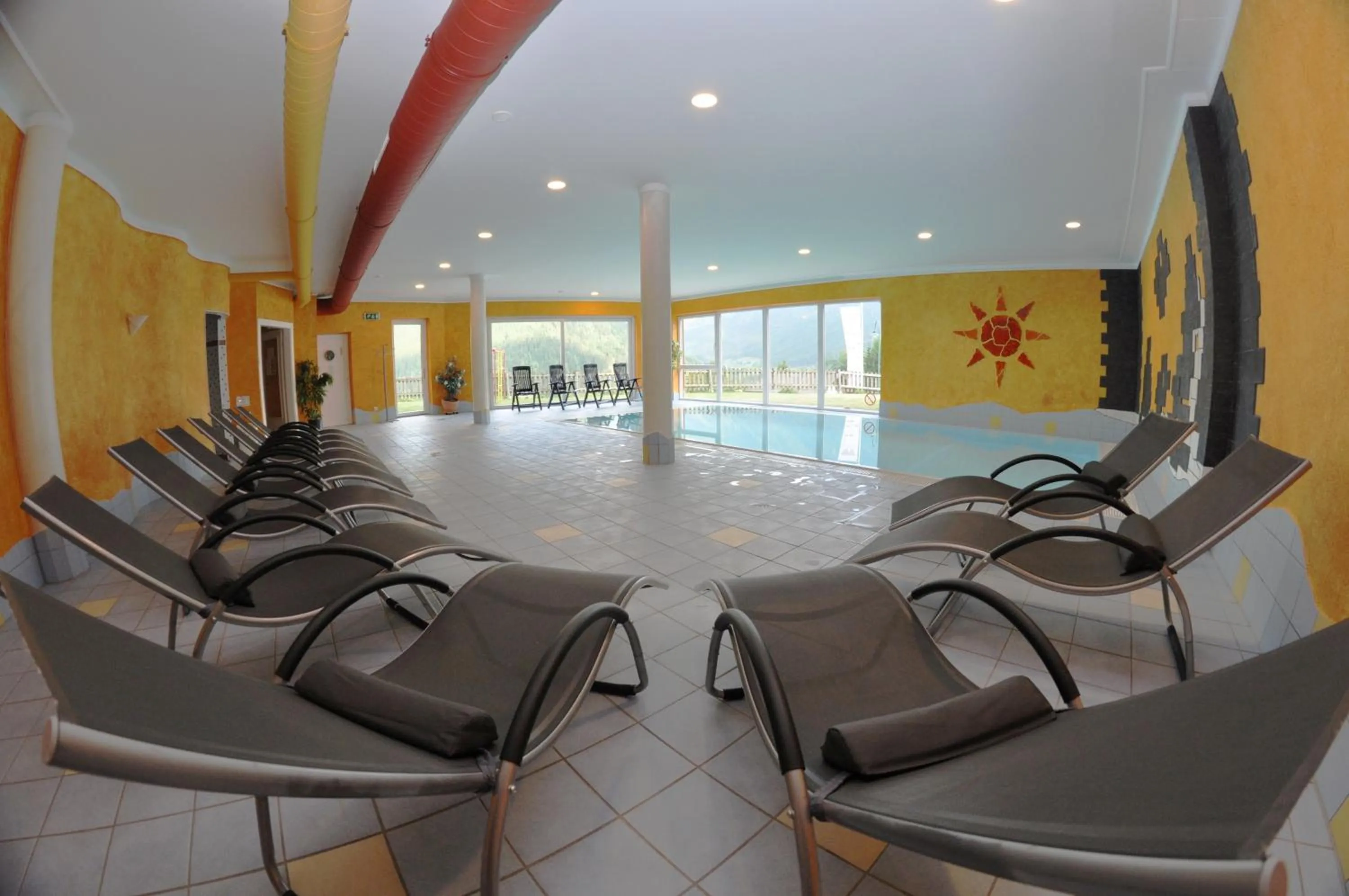 Swimming pool in Apparthotel Bliem