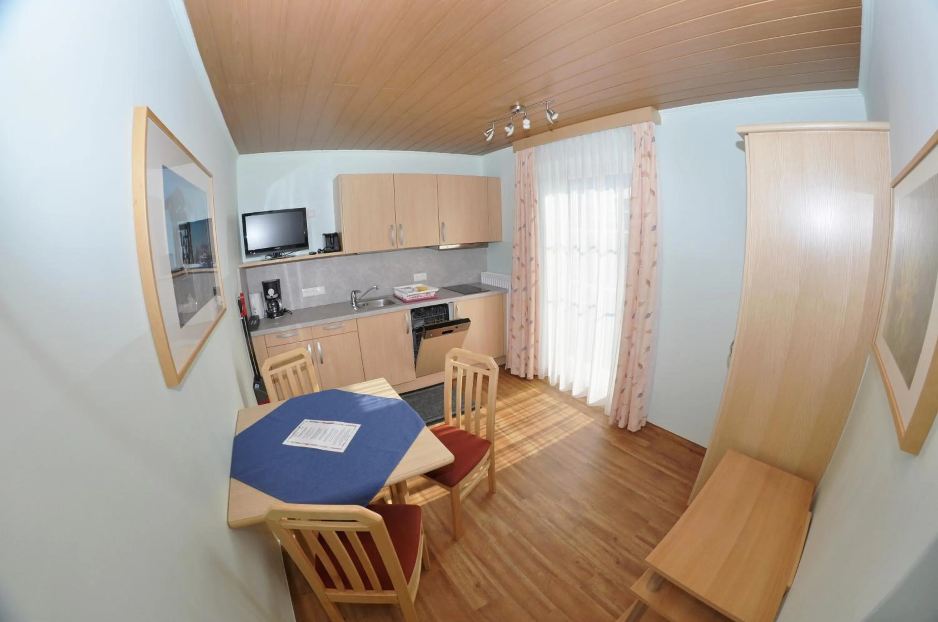 Kitchen or kitchenette in Apparthotel Bliem