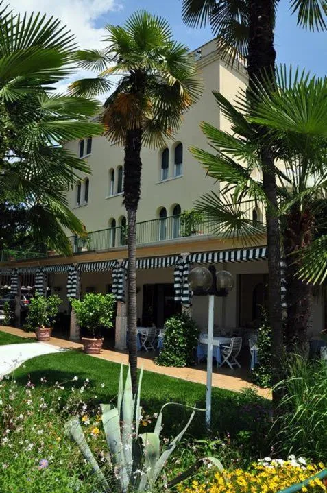 Facade/entrance in Hotel Terminus