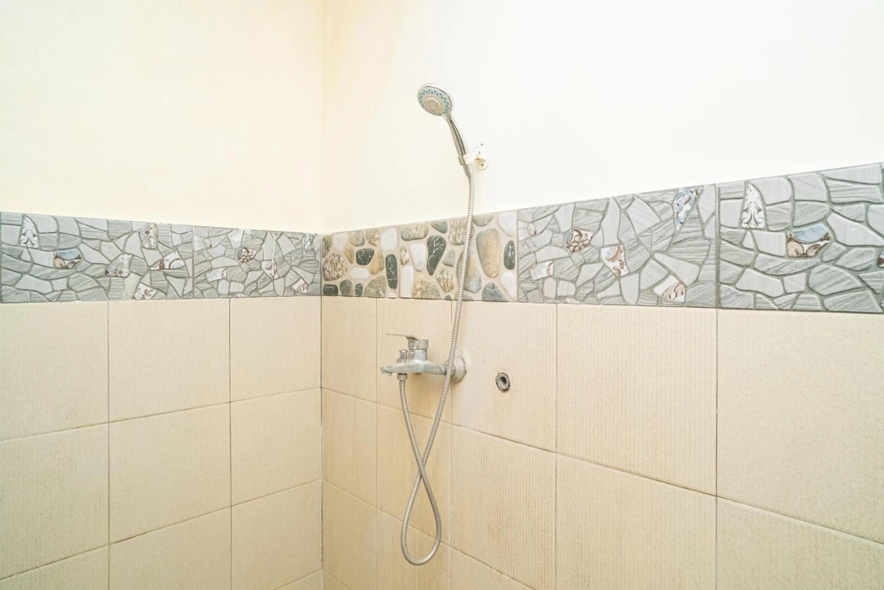 RedDoorz near Cyber Mall