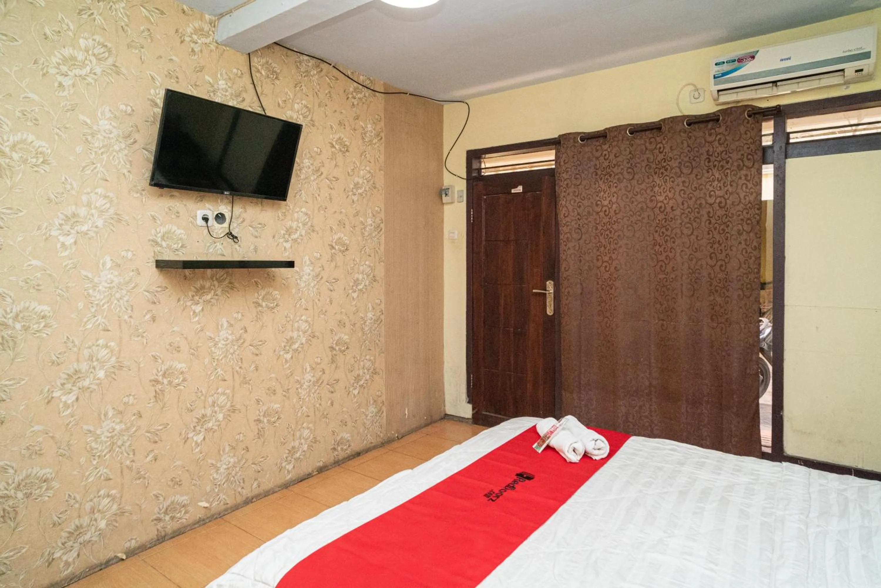 Bed in RedDoorz near Cyber Mall