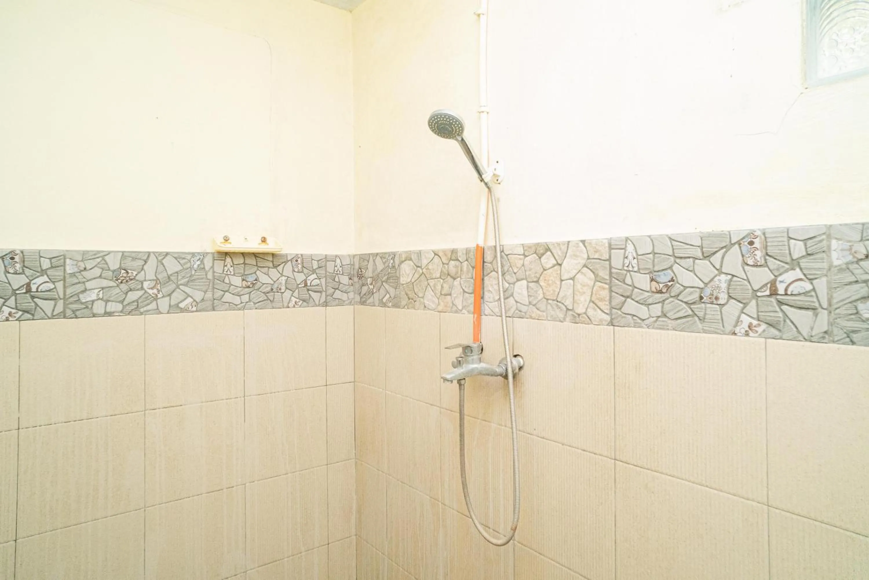 RedDoorz near Cyber Mall