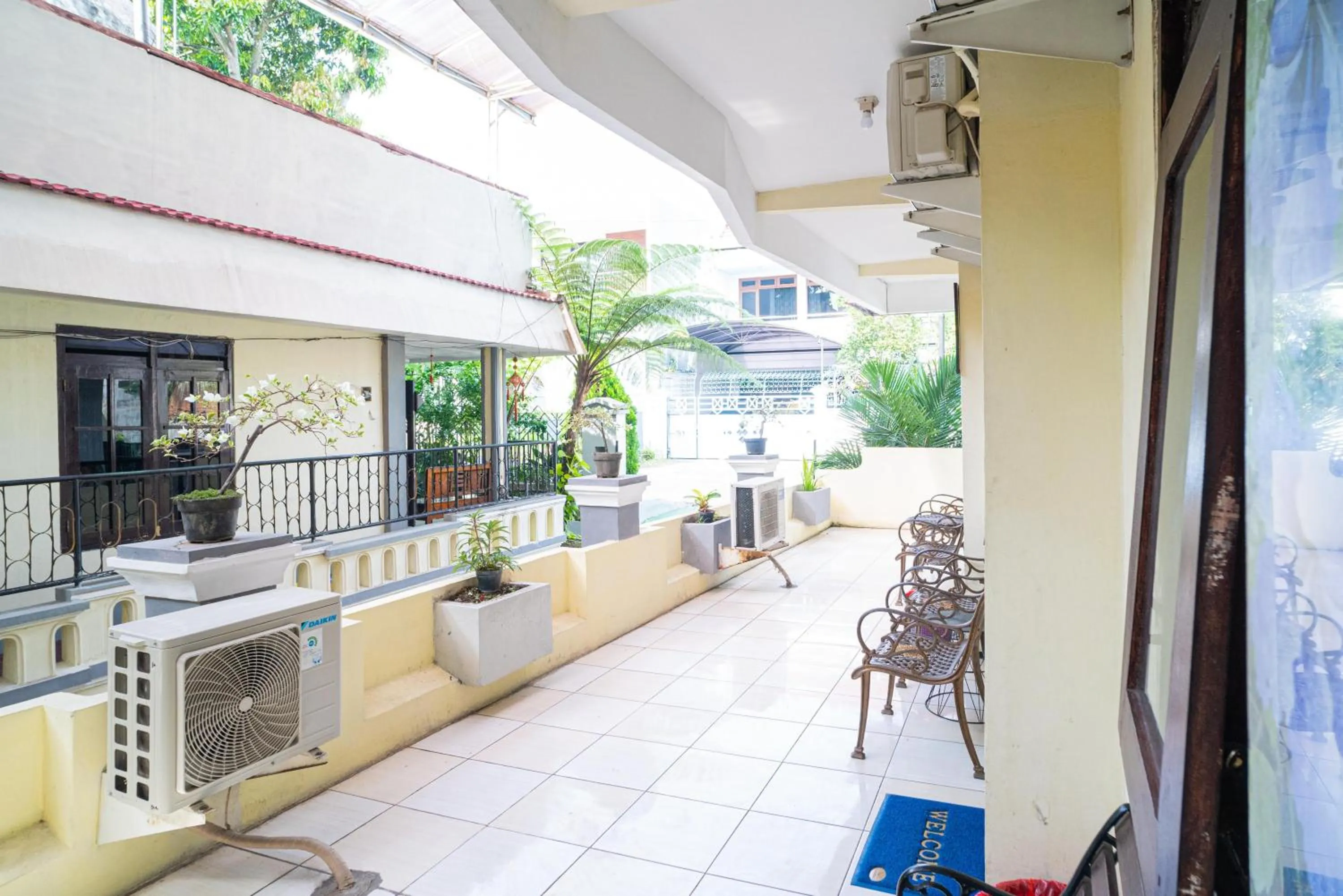 RedDoorz near Cyber Mall