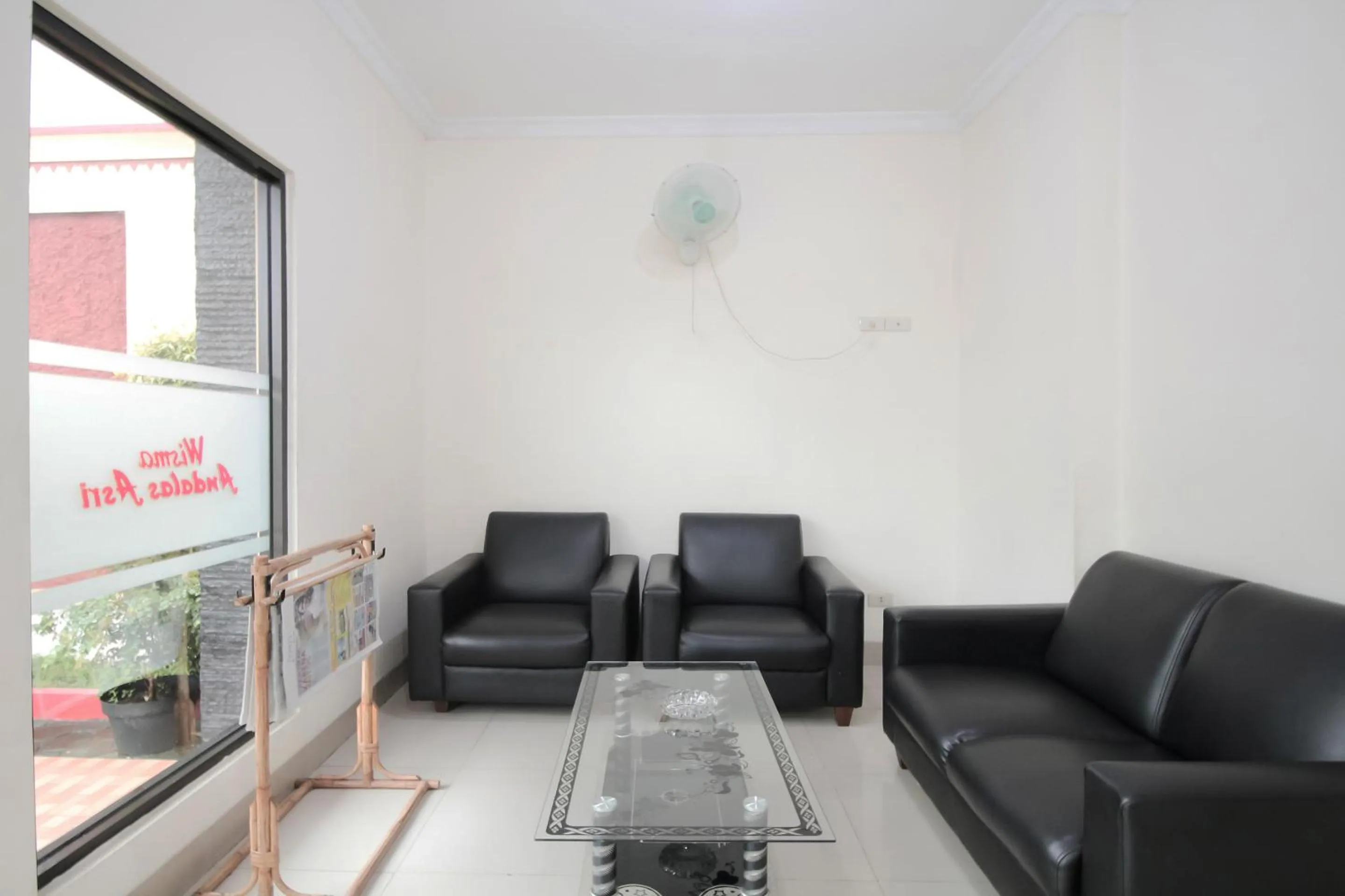 Lobby or reception in RedDoorz at Andalas Asri Lampung