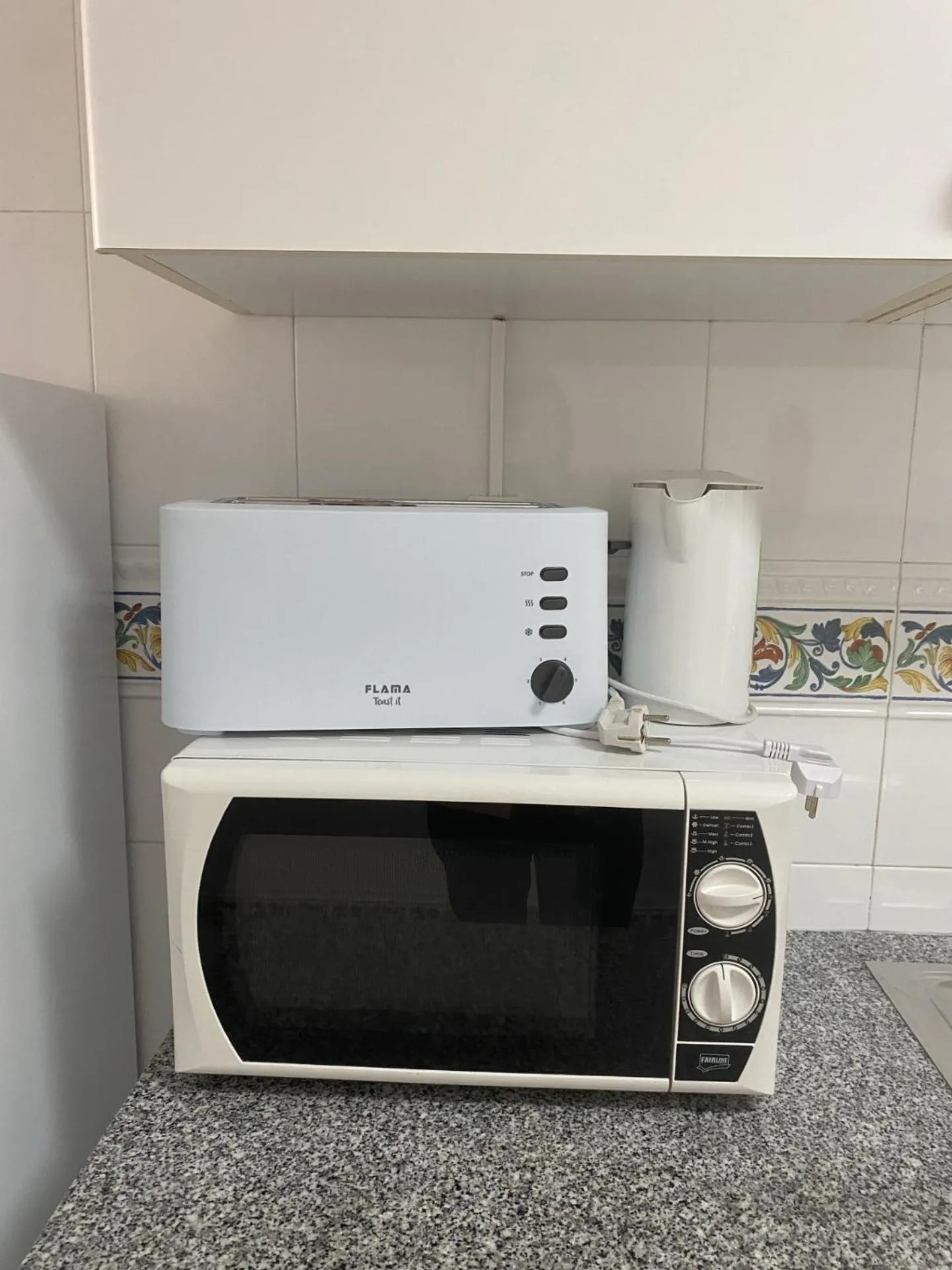 microwave in Ukino Terrace Algarve Concept