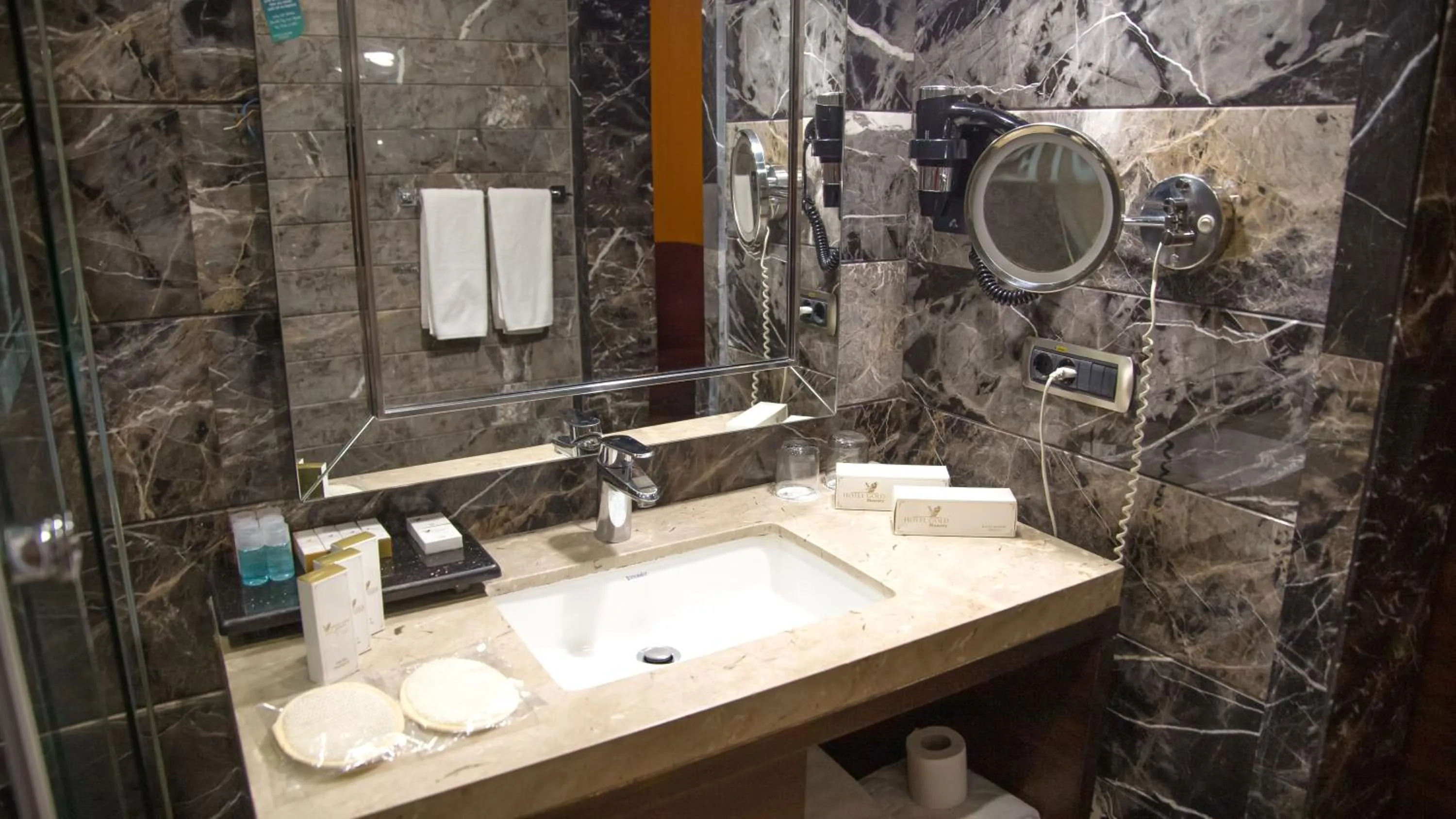 Shower in Gold Majesty Hotel