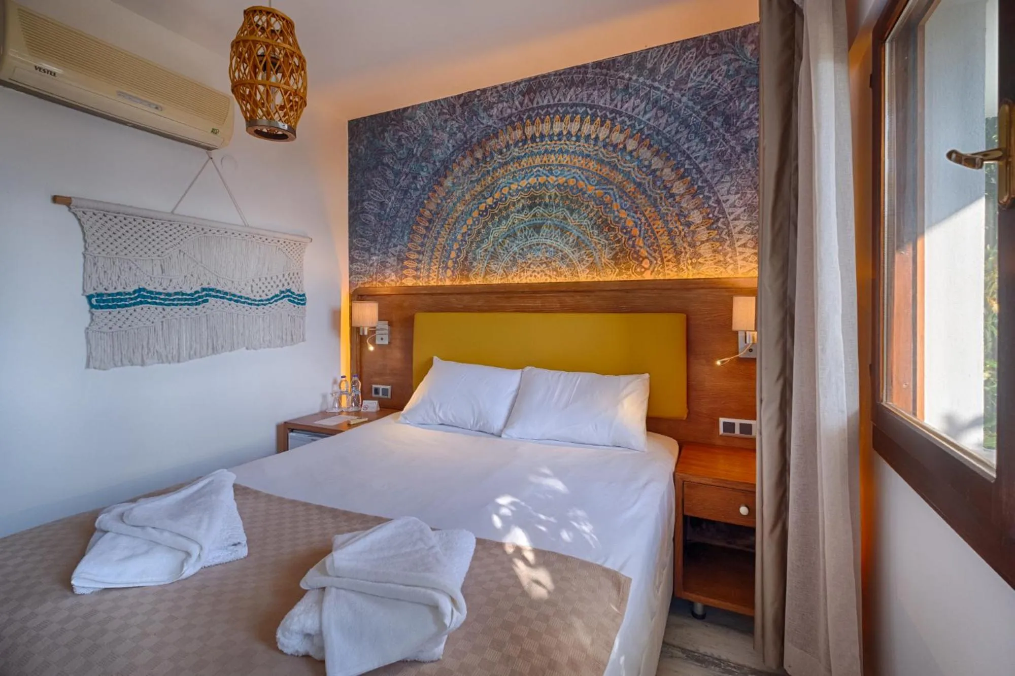 Photo of the whole room, Bed in Les Terrasses De Selimiye