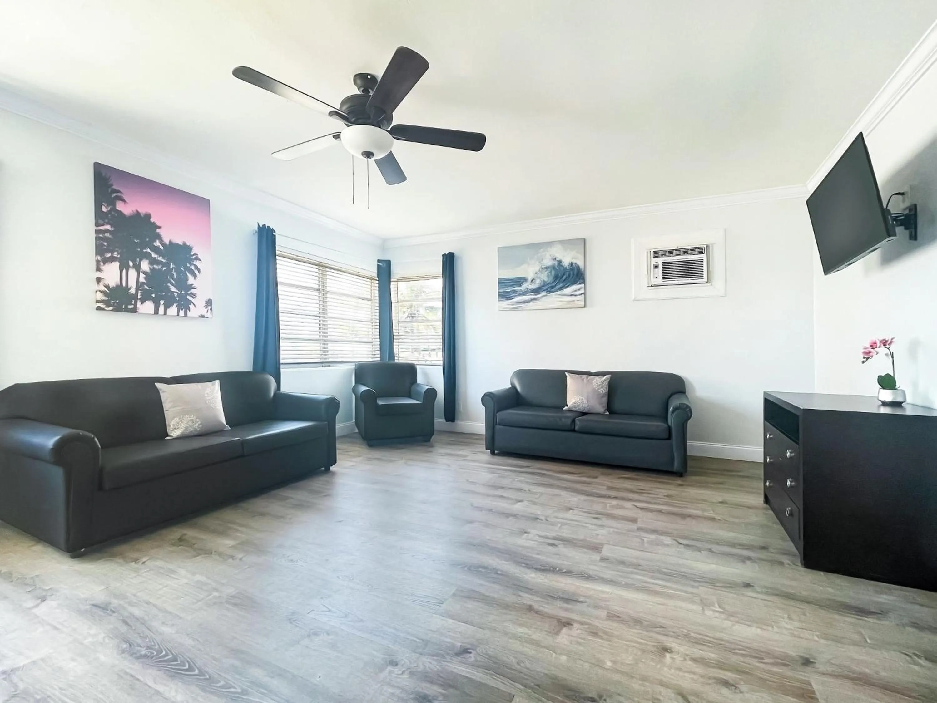 TV and multimedia in Paradise Oceanfront by HBH