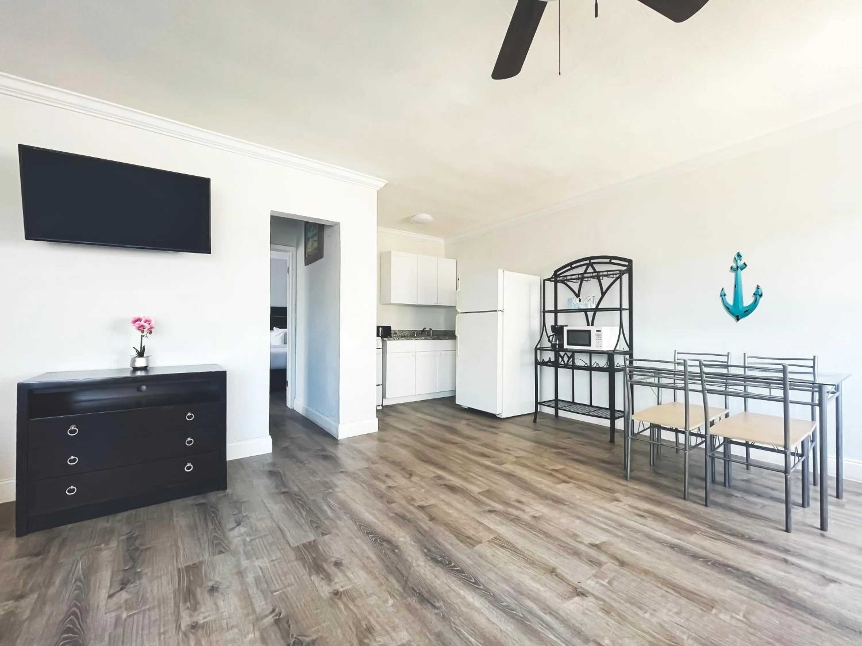 Kitchen or kitchenette, Bed in Paradise Oceanfront by HBH