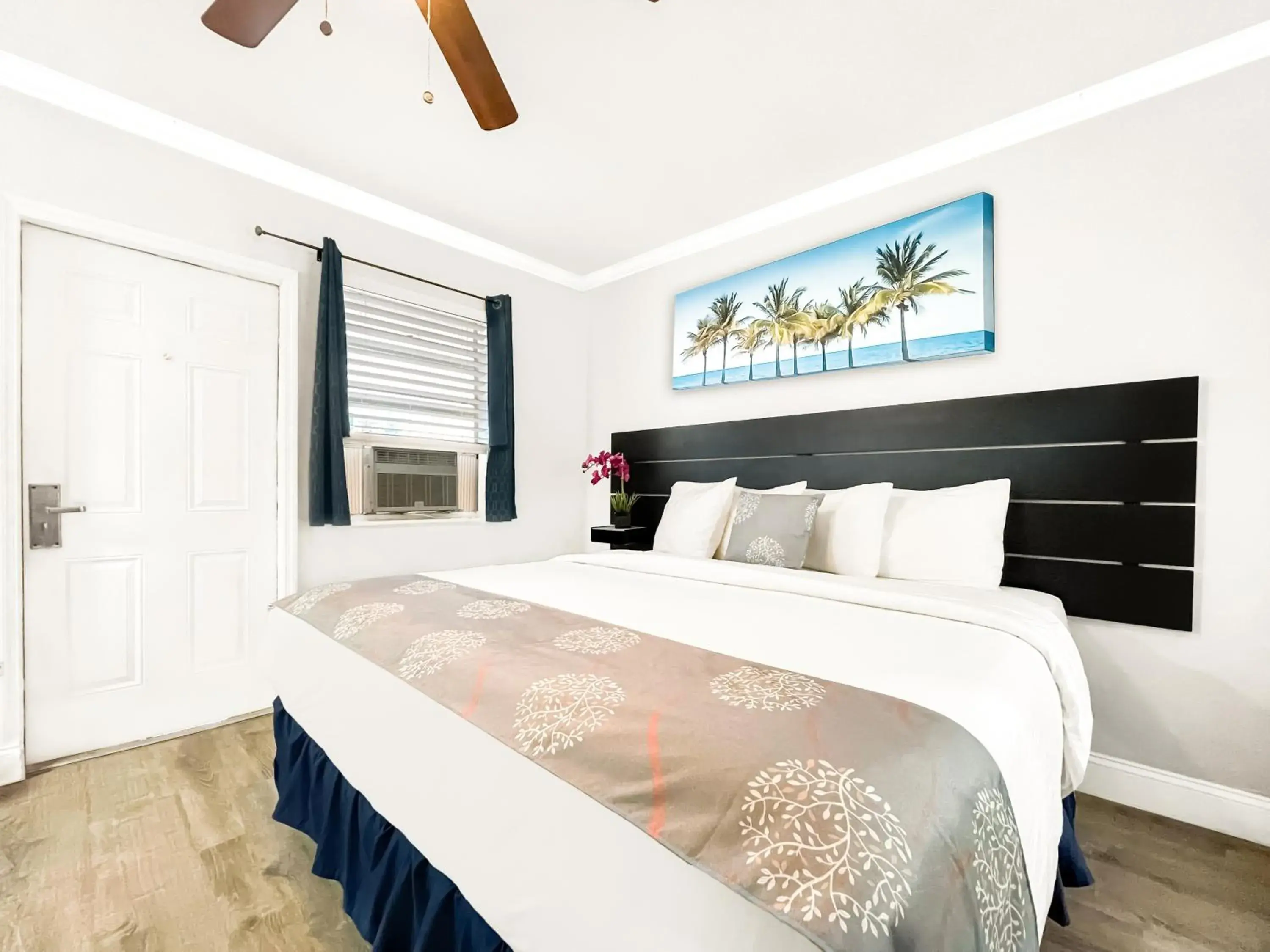 Queen Studio Room in Paradise Oceanfront by HBH Queen Studio Room in Paradise Oceanfront by HBH