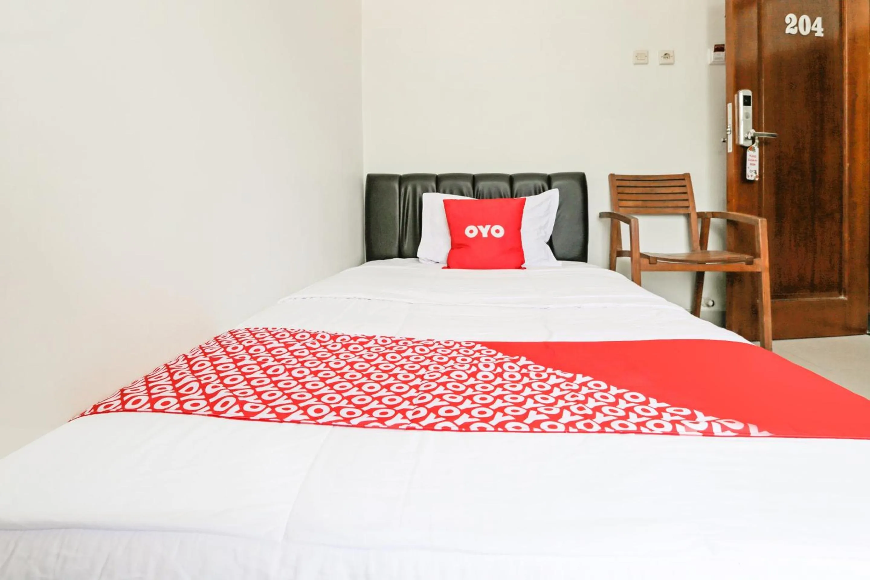 Bedroom, Bed in Hotel O Tamansari Guest House