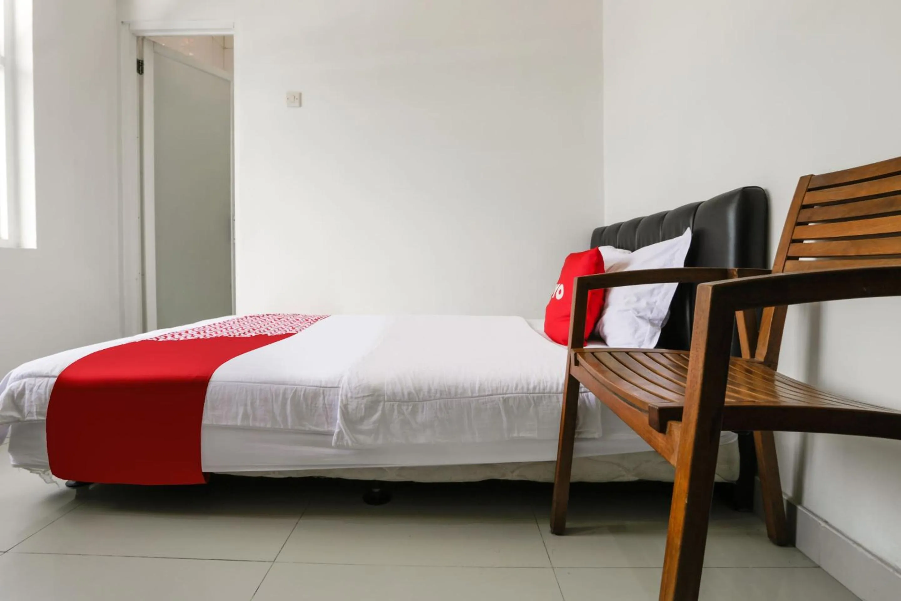 Bedroom, Bed in Hotel O Tamansari Guest House