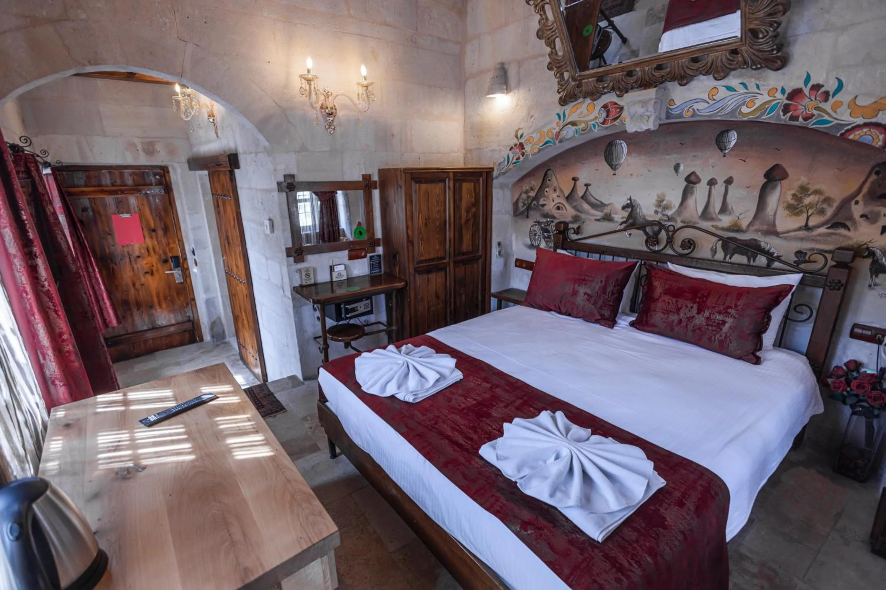 Photo of the whole room, Bed in Göreme Cave Suites