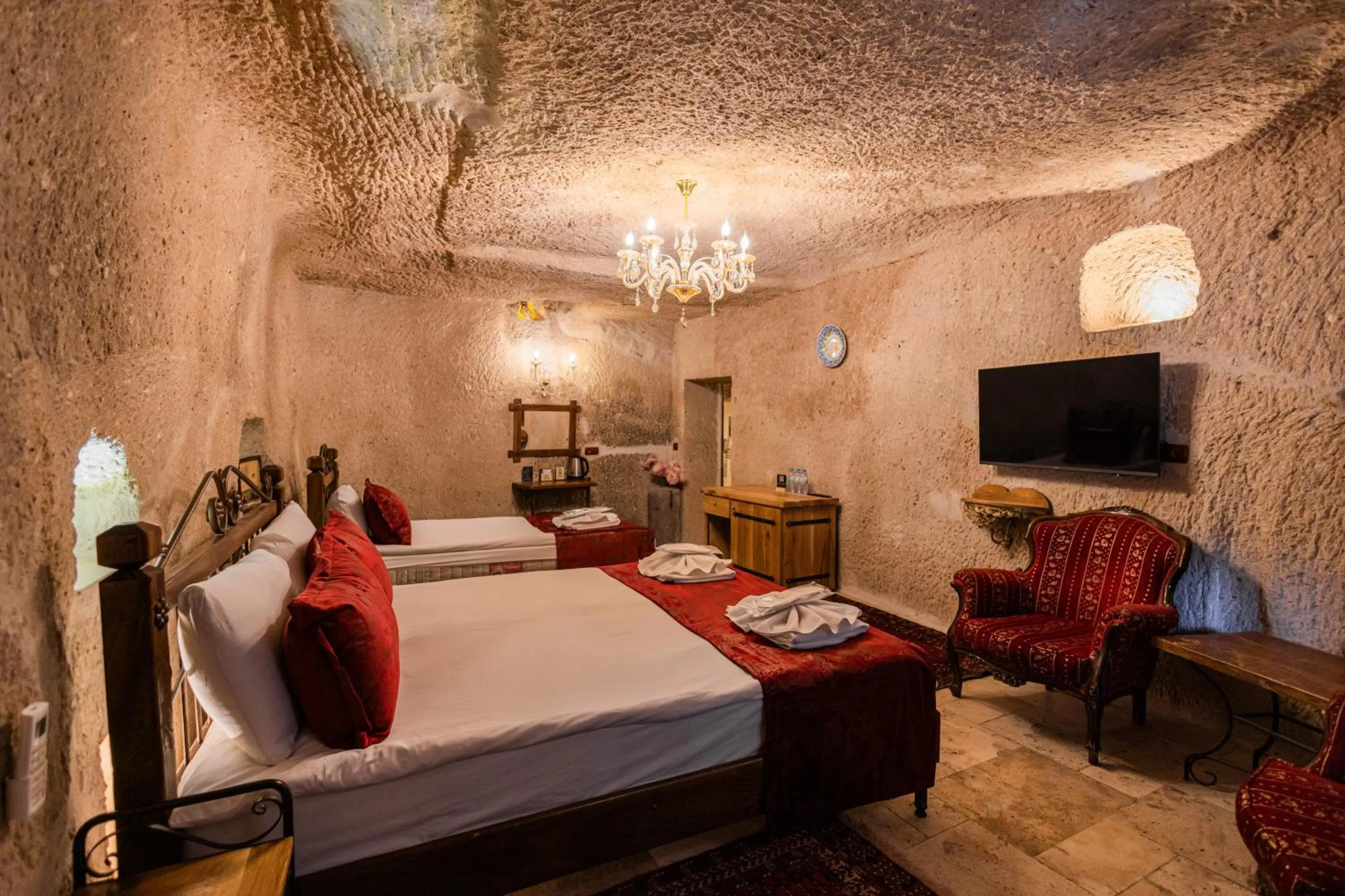 TV and multimedia, Bed in Göreme Cave Suites