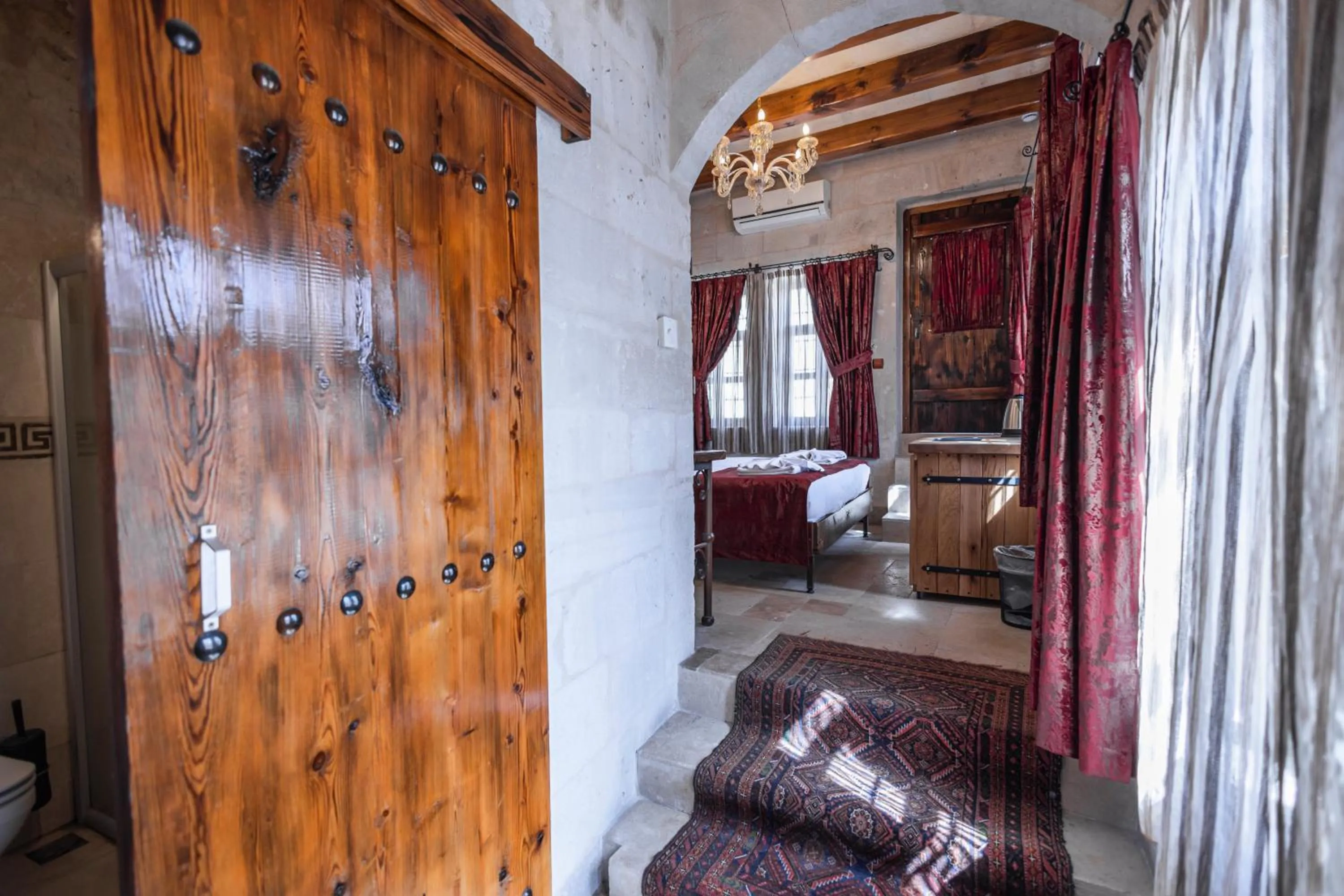 Photo of the whole room, Bed in Göreme Cave Suites