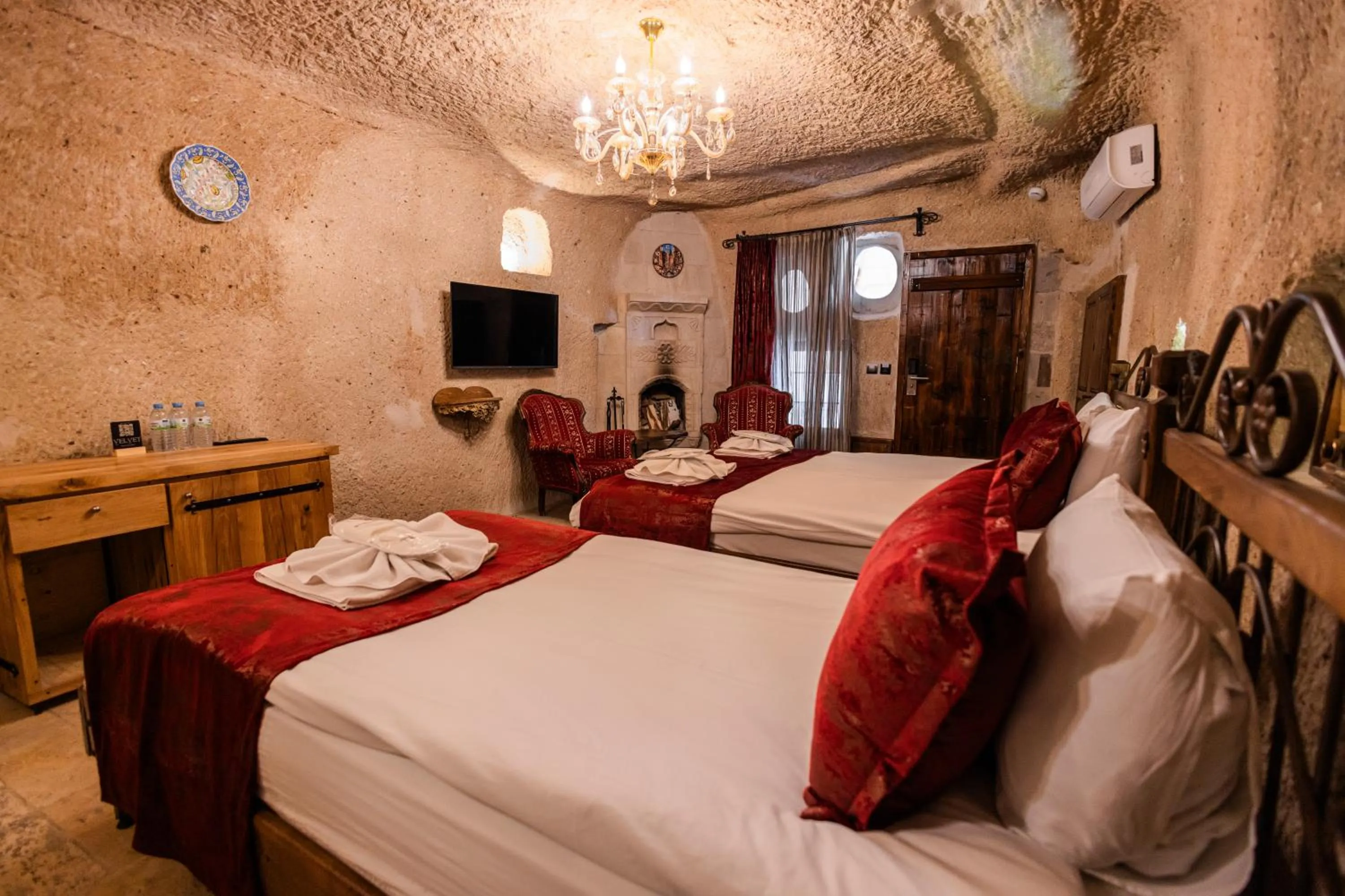 TV and multimedia, Bed in Göreme Cave Suites