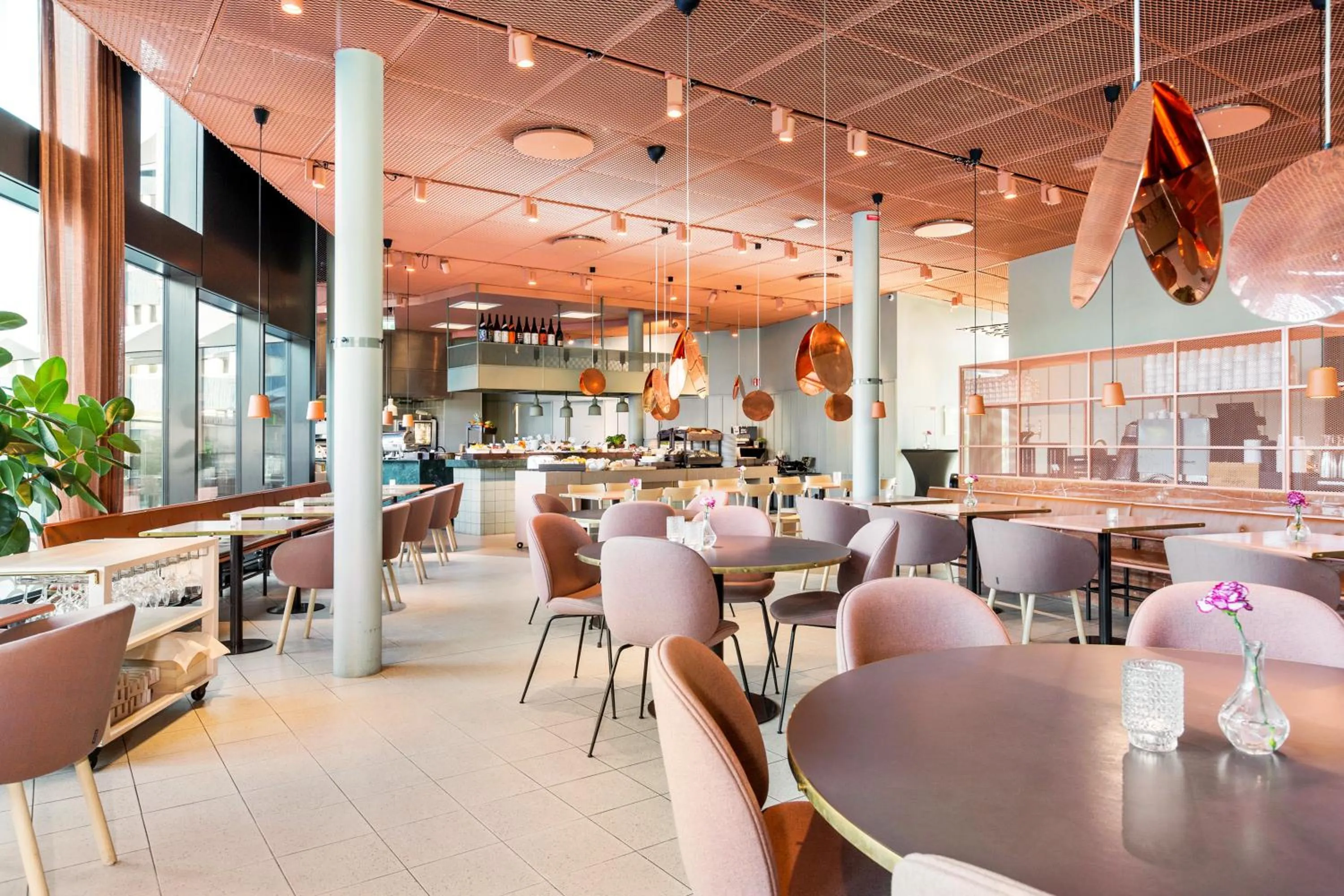 Restaurant/places to eat in Best Western Plus Grow Hotel