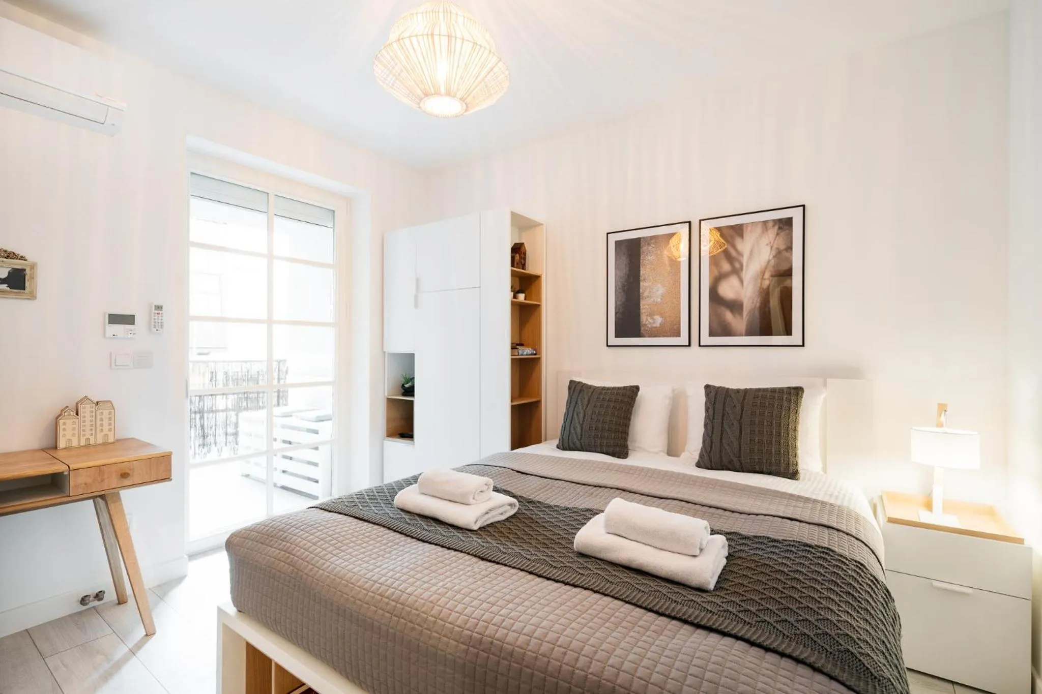 Bedroom, Bed in Downtown Apartment - LoftAffair