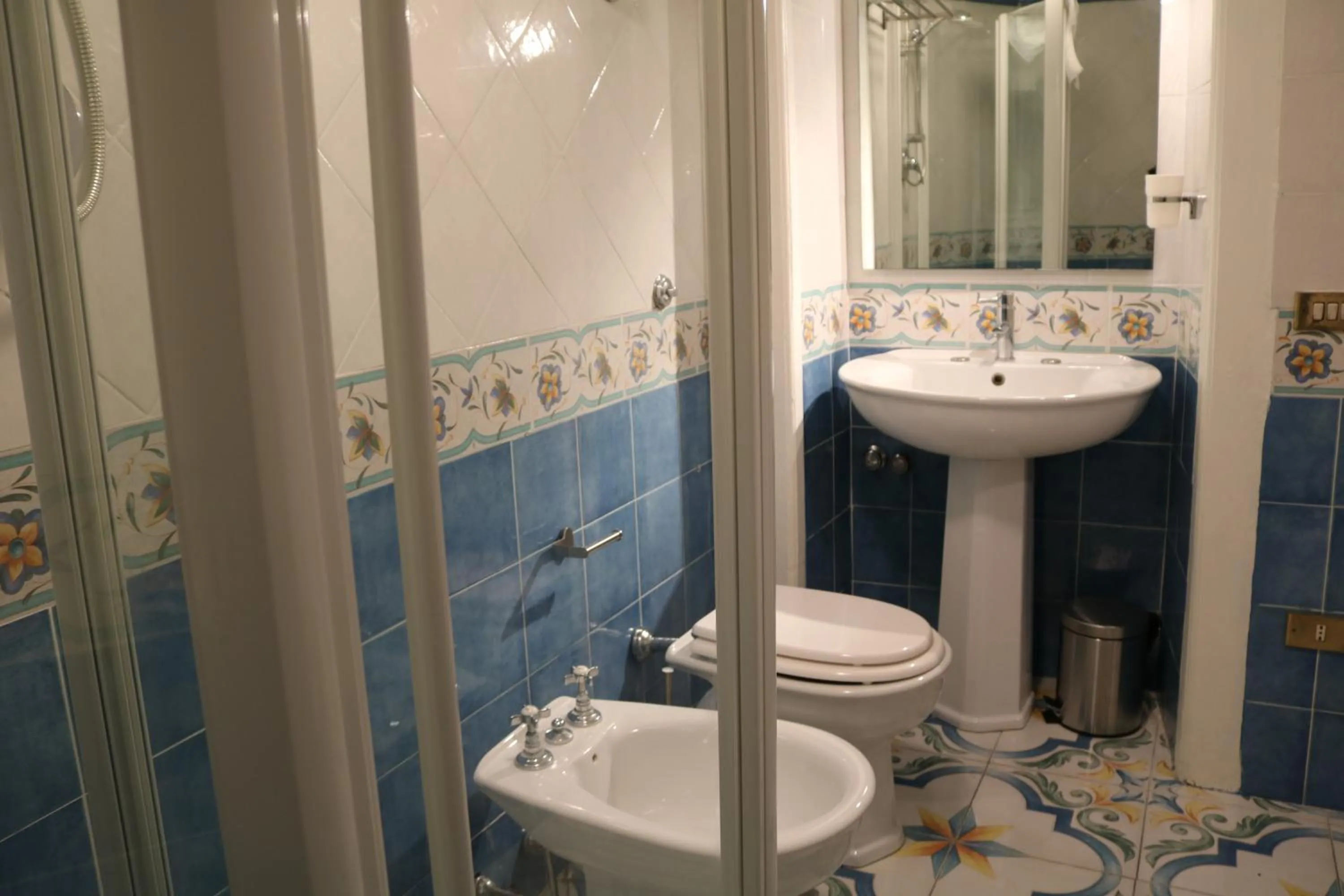 Toilet in SuiteNapoliSantaLucia