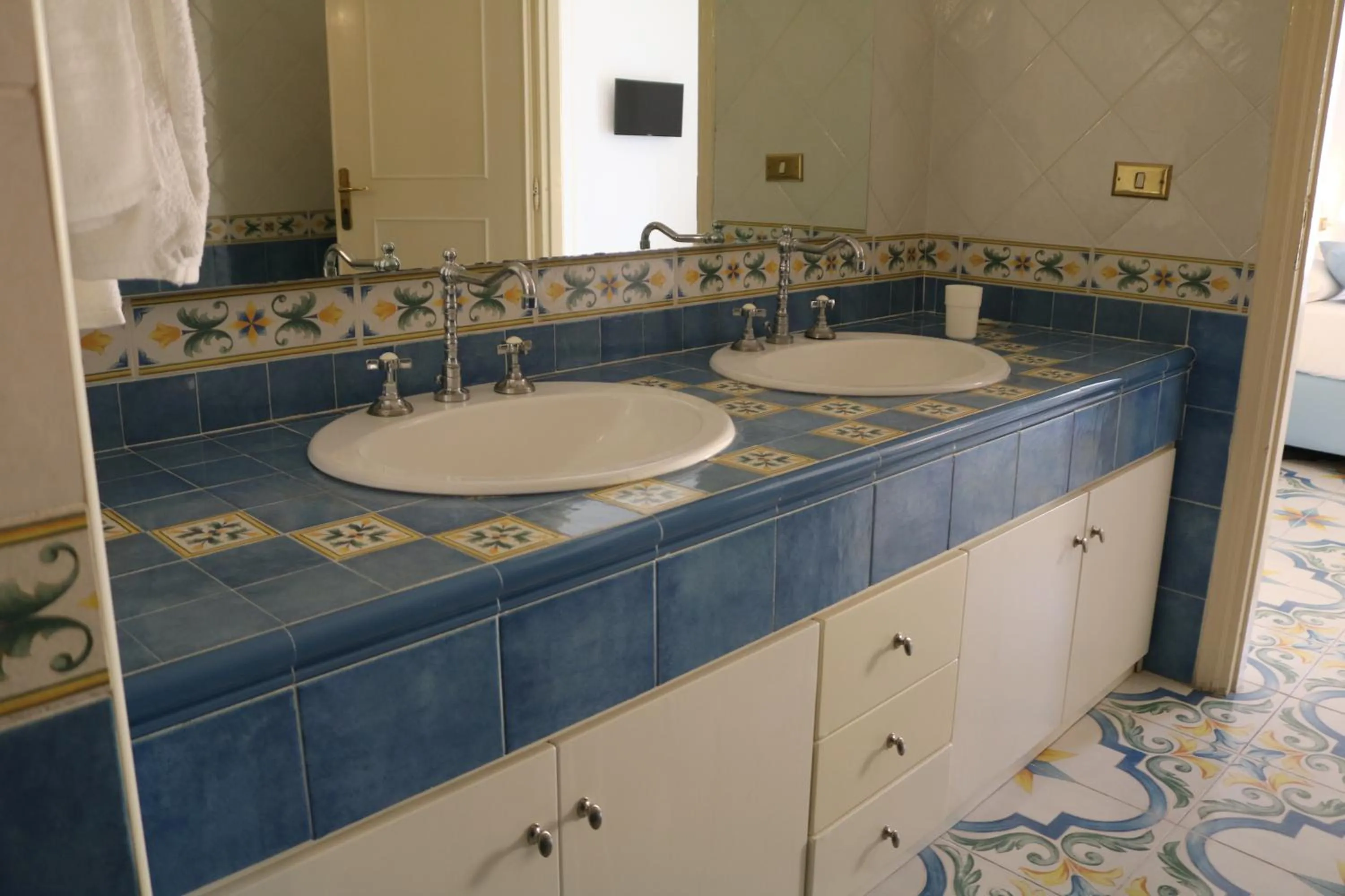 Bathroom in SuiteNapoliSantaLucia
