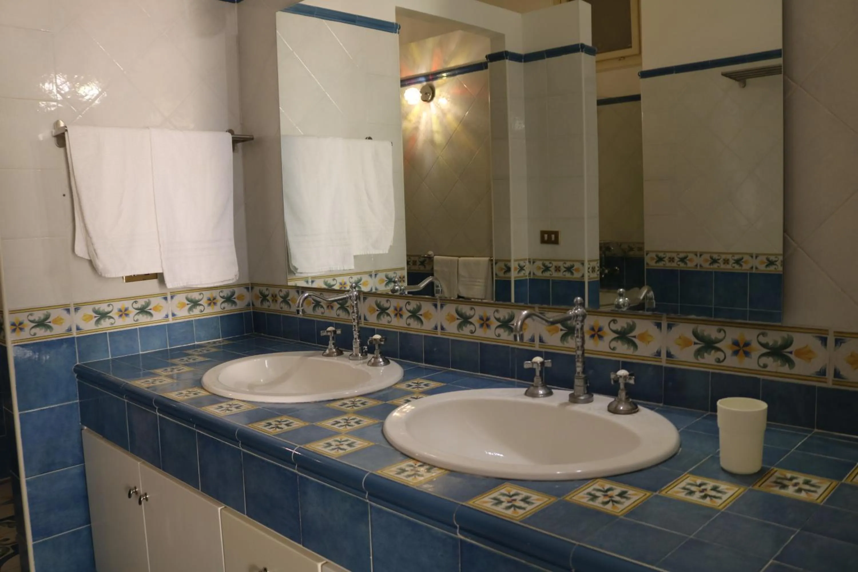 Bathroom in SuiteNapoliSantaLucia