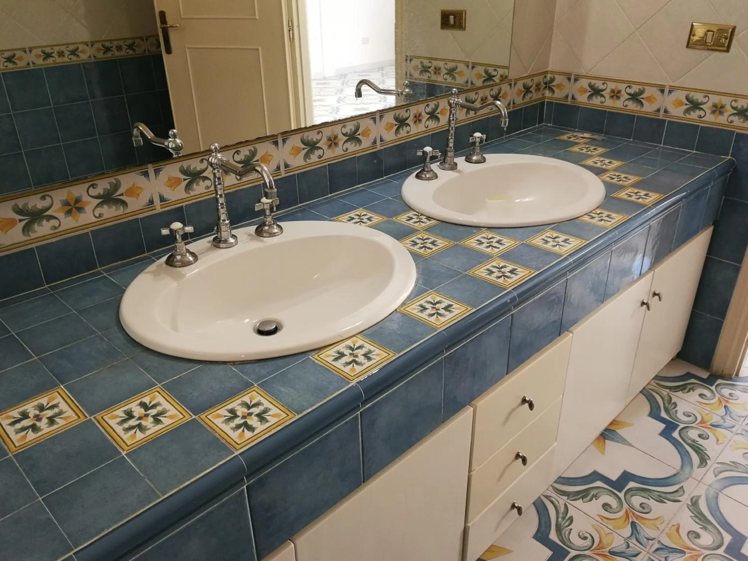 Bathroom in SuiteNapoliSantaLucia
