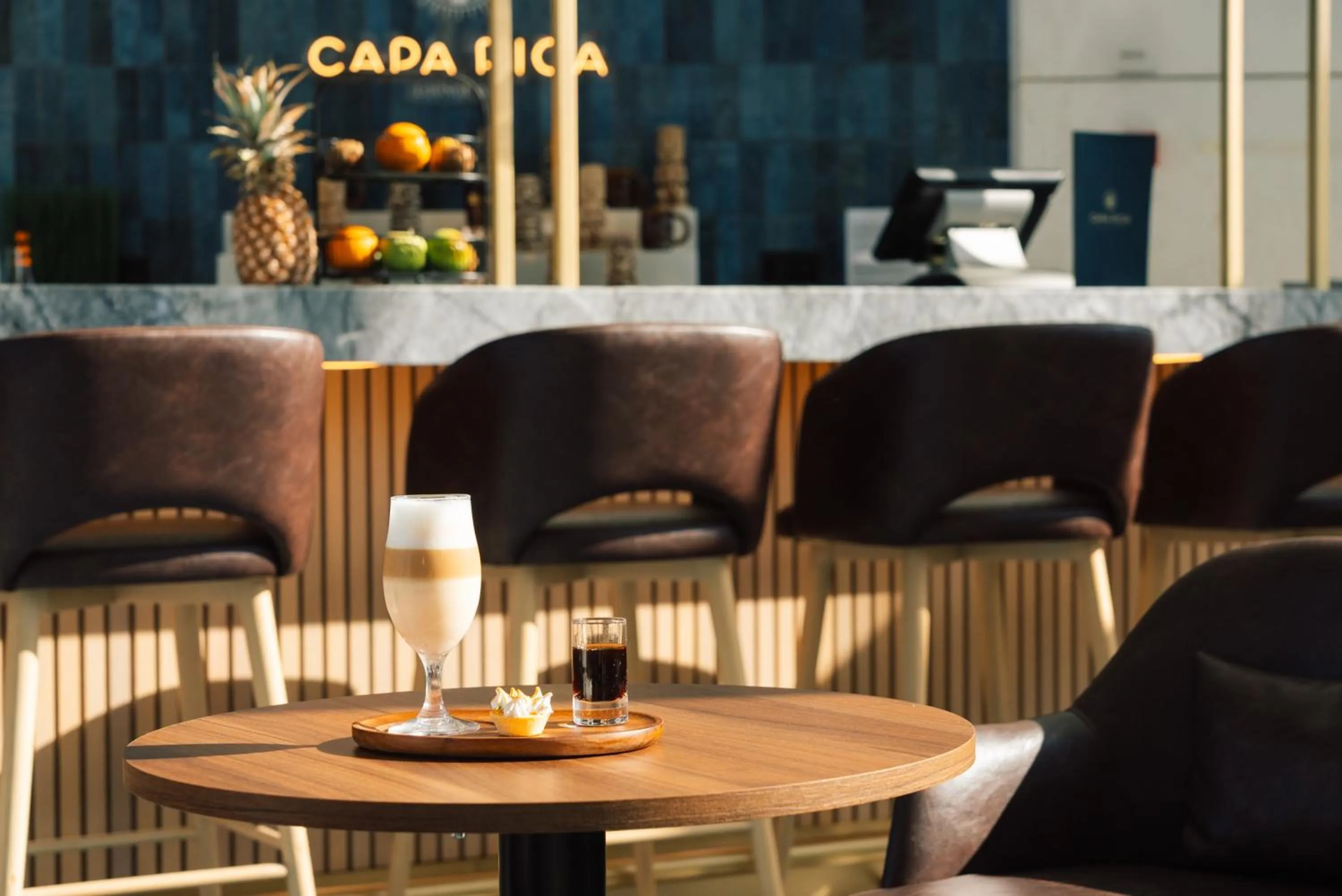 Lounge or bar in Crowne Plaza - Caparica Lisbon