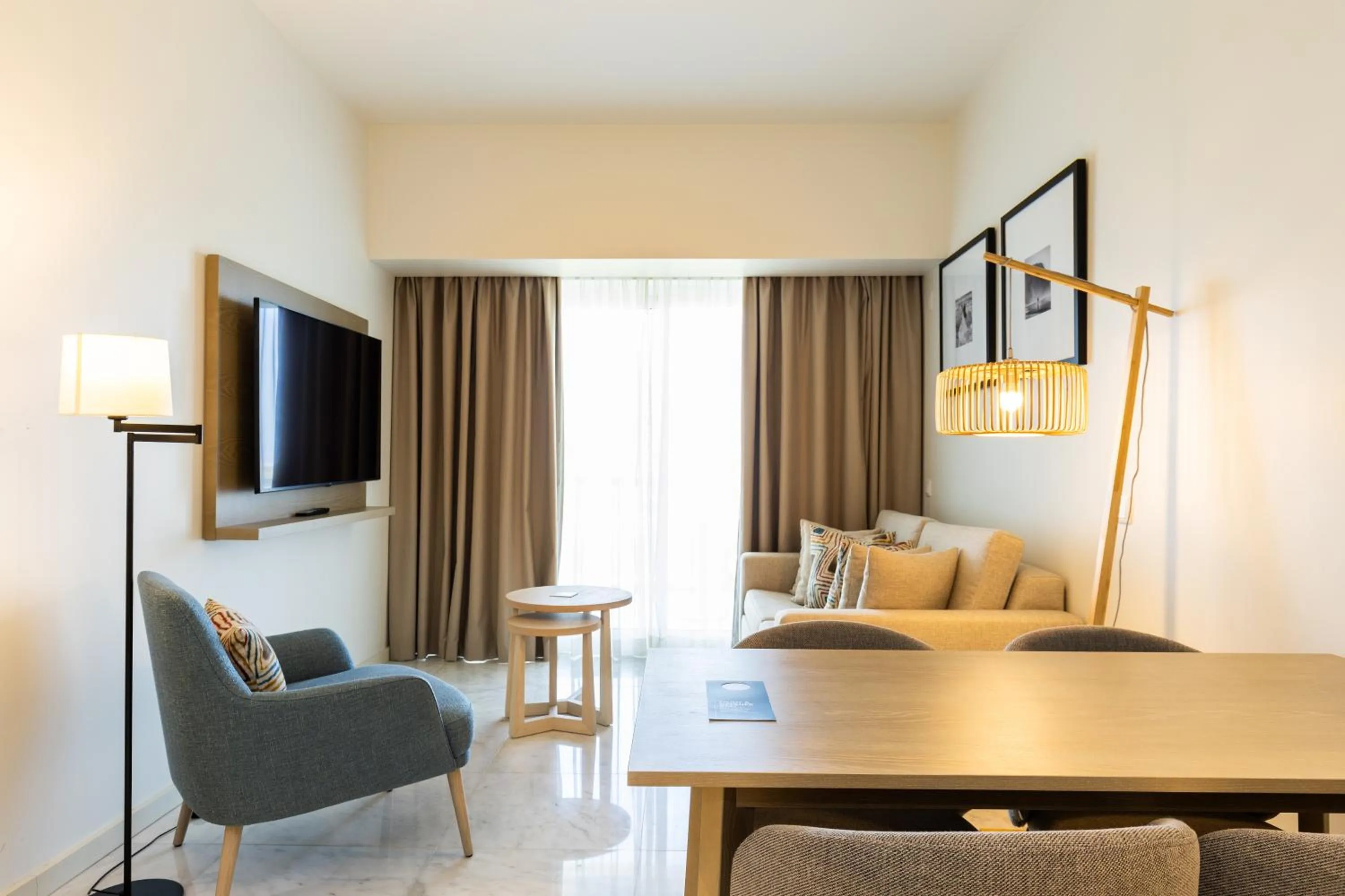 TV and multimedia in Crowne Plaza - Caparica Lisbon