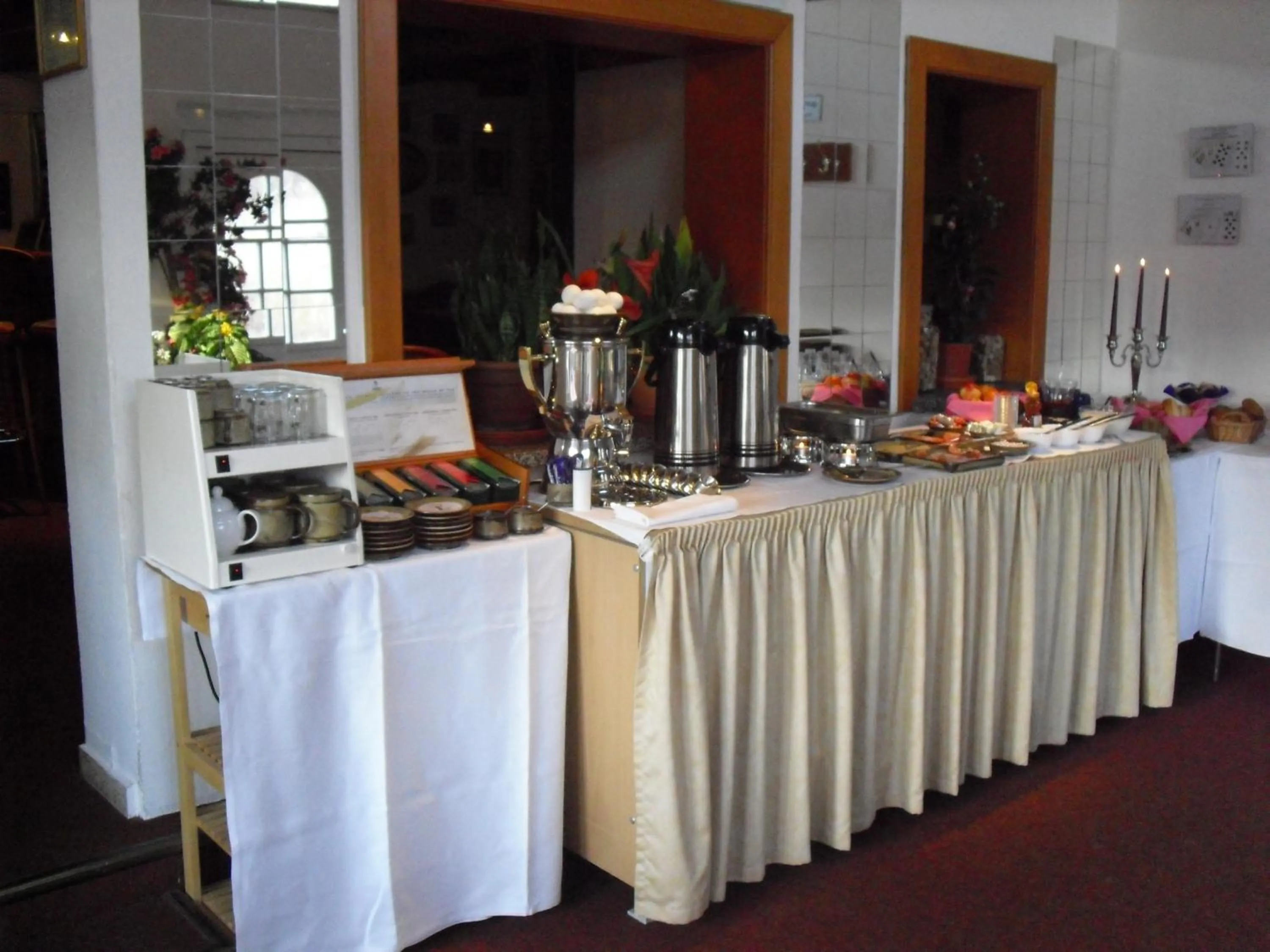 Restaurant/places to eat in KA&KA Hotel Garni