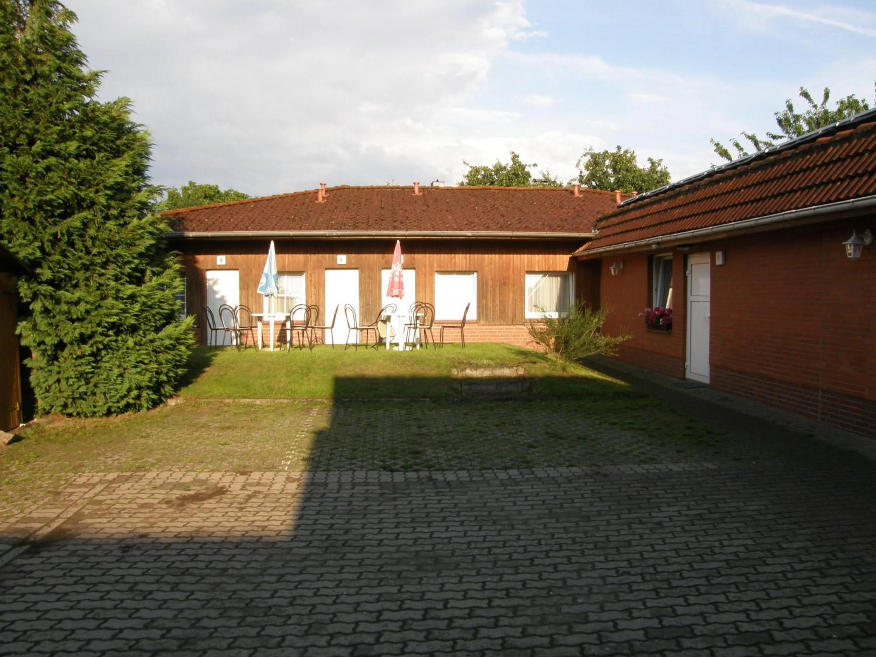 Patio in KA&KA Hotel Garni