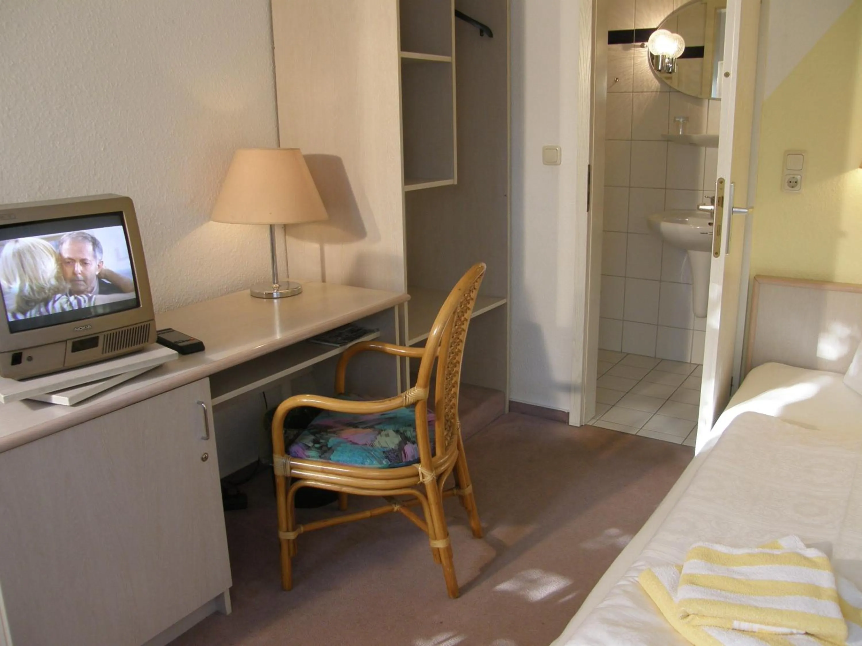 Seating area, Bed in KA&KA Hotel Garni