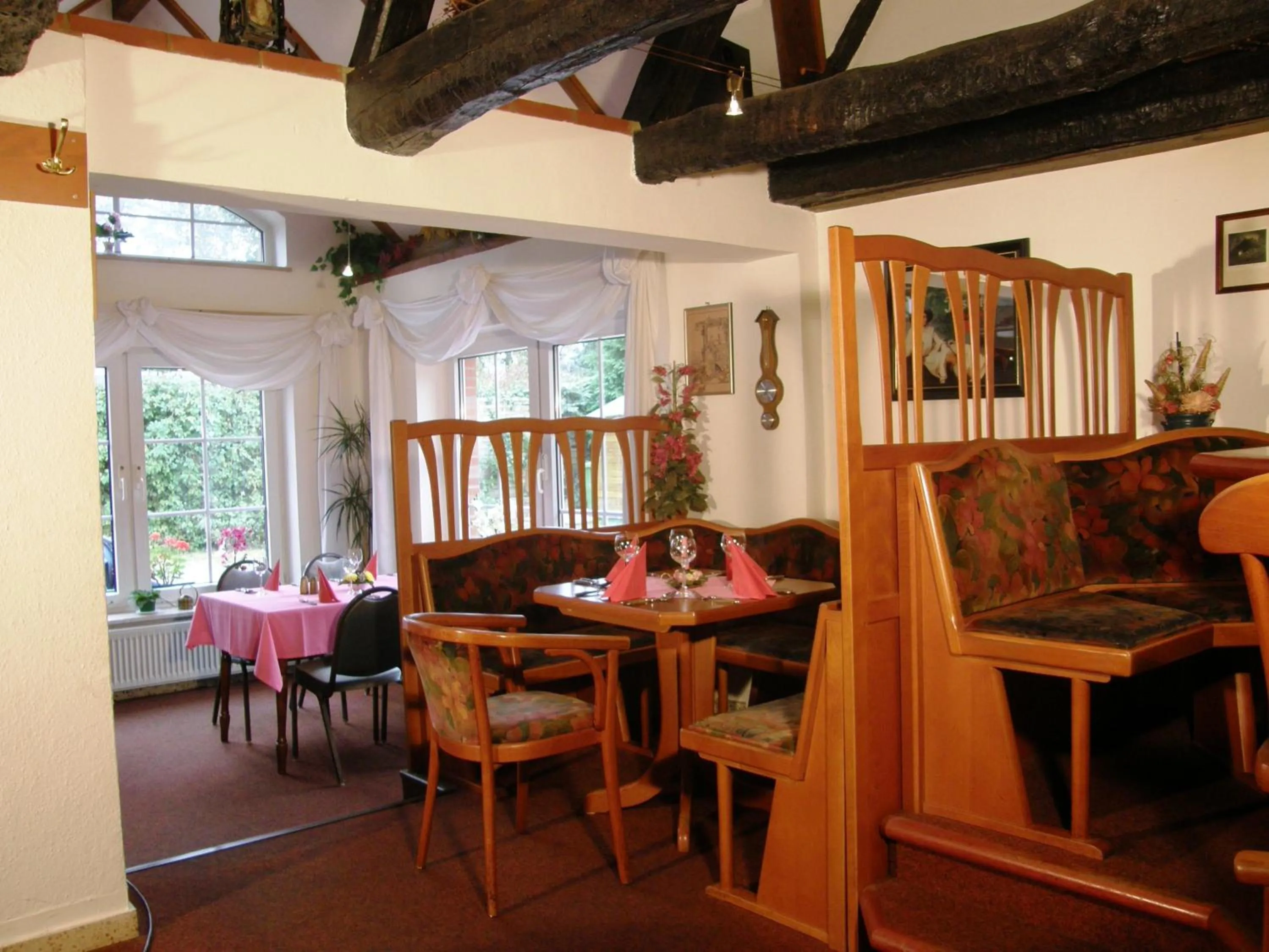 Restaurant/places to eat in KA&KA Hotel Garni