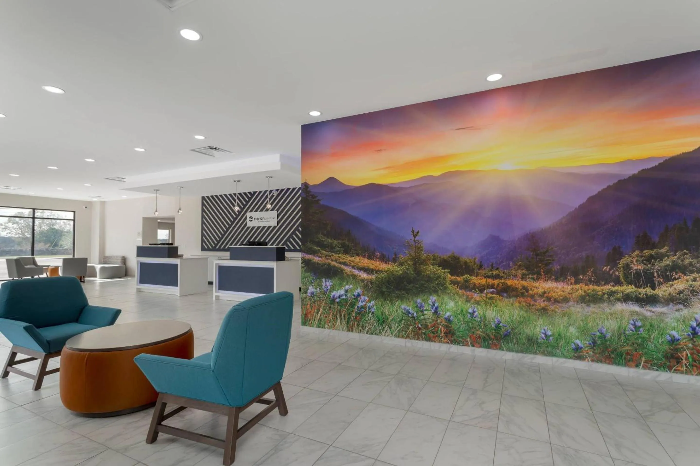 Lobby or reception in Clarion Pointe Kimball By Choice Hotels