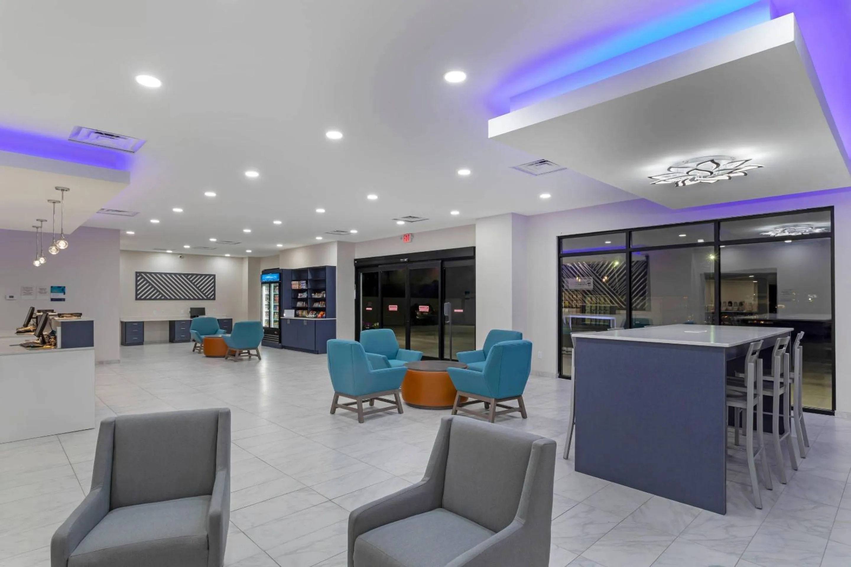 Lobby or reception in Clarion Pointe Kimball By Choice Hotels