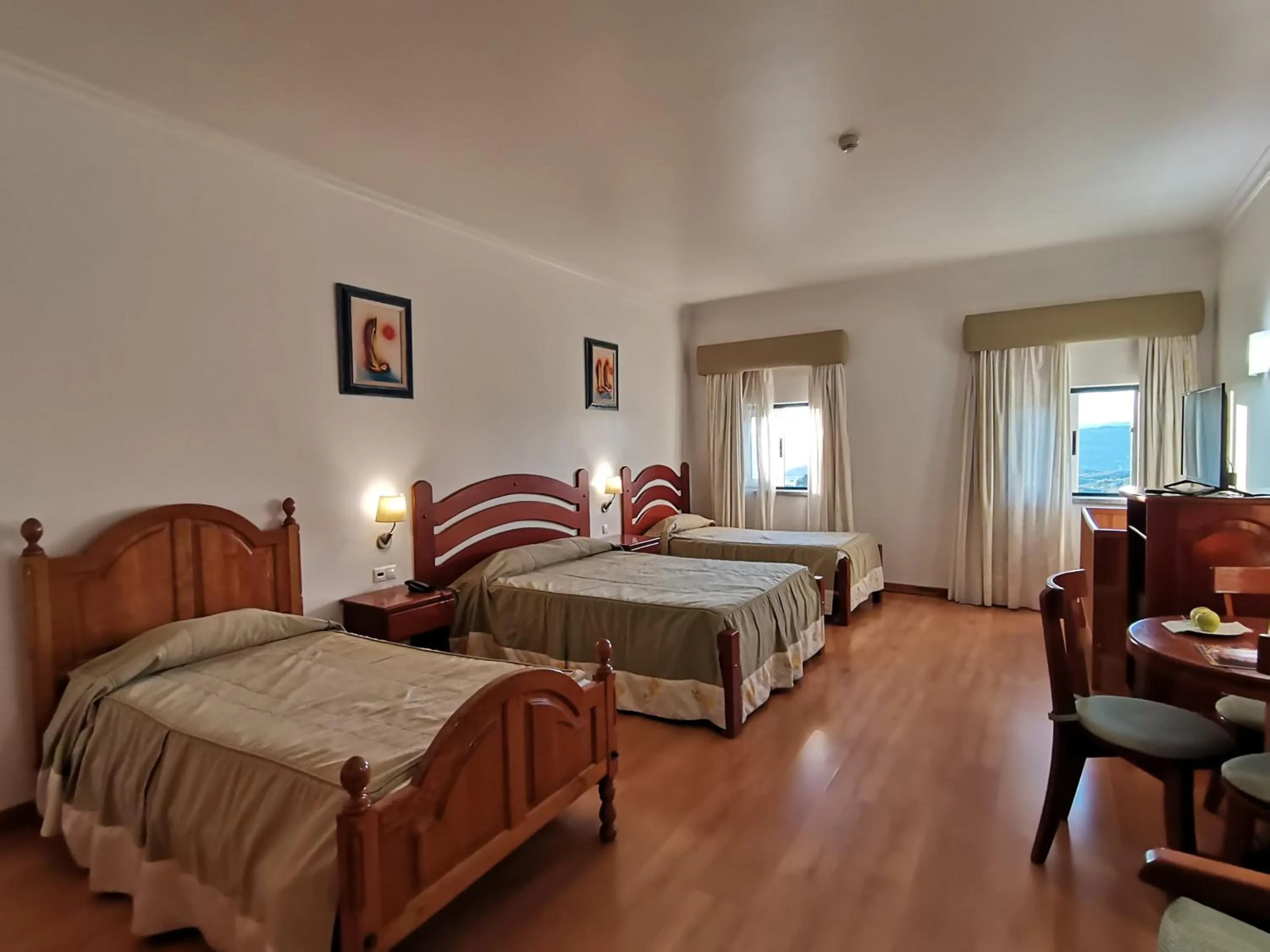Photo of the whole room, Bed in Hotel Quinta dos Cedros
