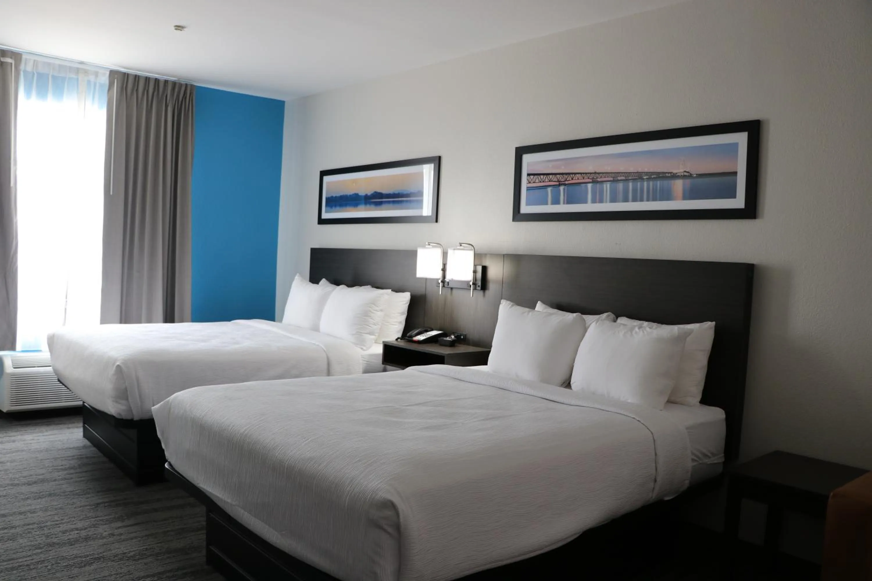 Bed in Quality Inn & Suites Buda