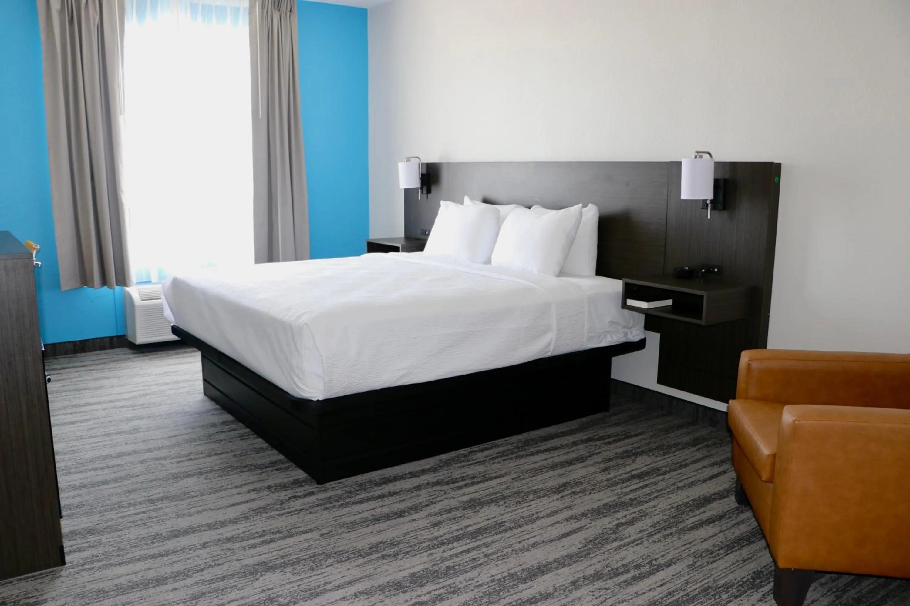 Bed in Quality Inn & Suites Buda