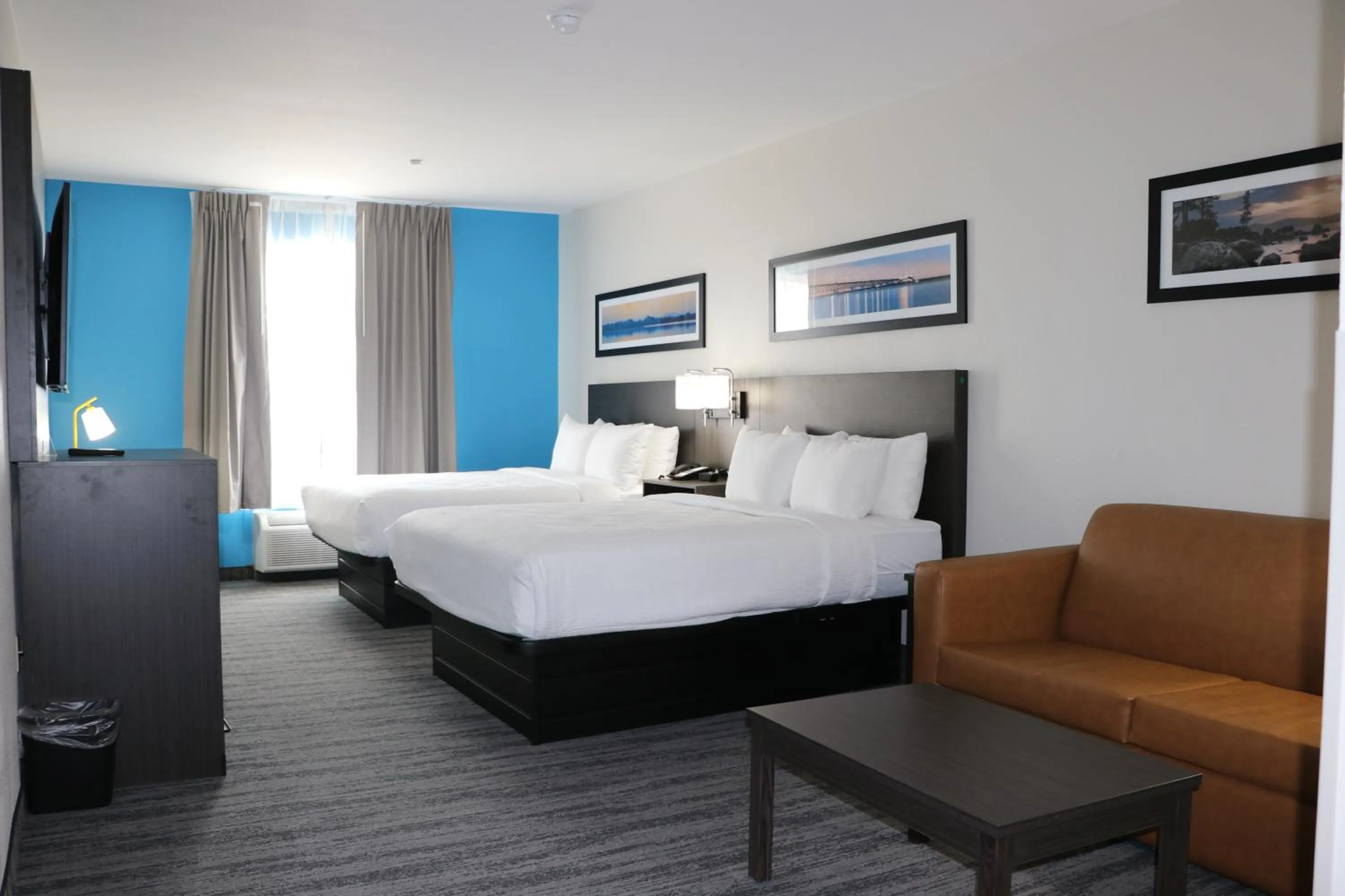 Bed in Quality Inn & Suites Buda