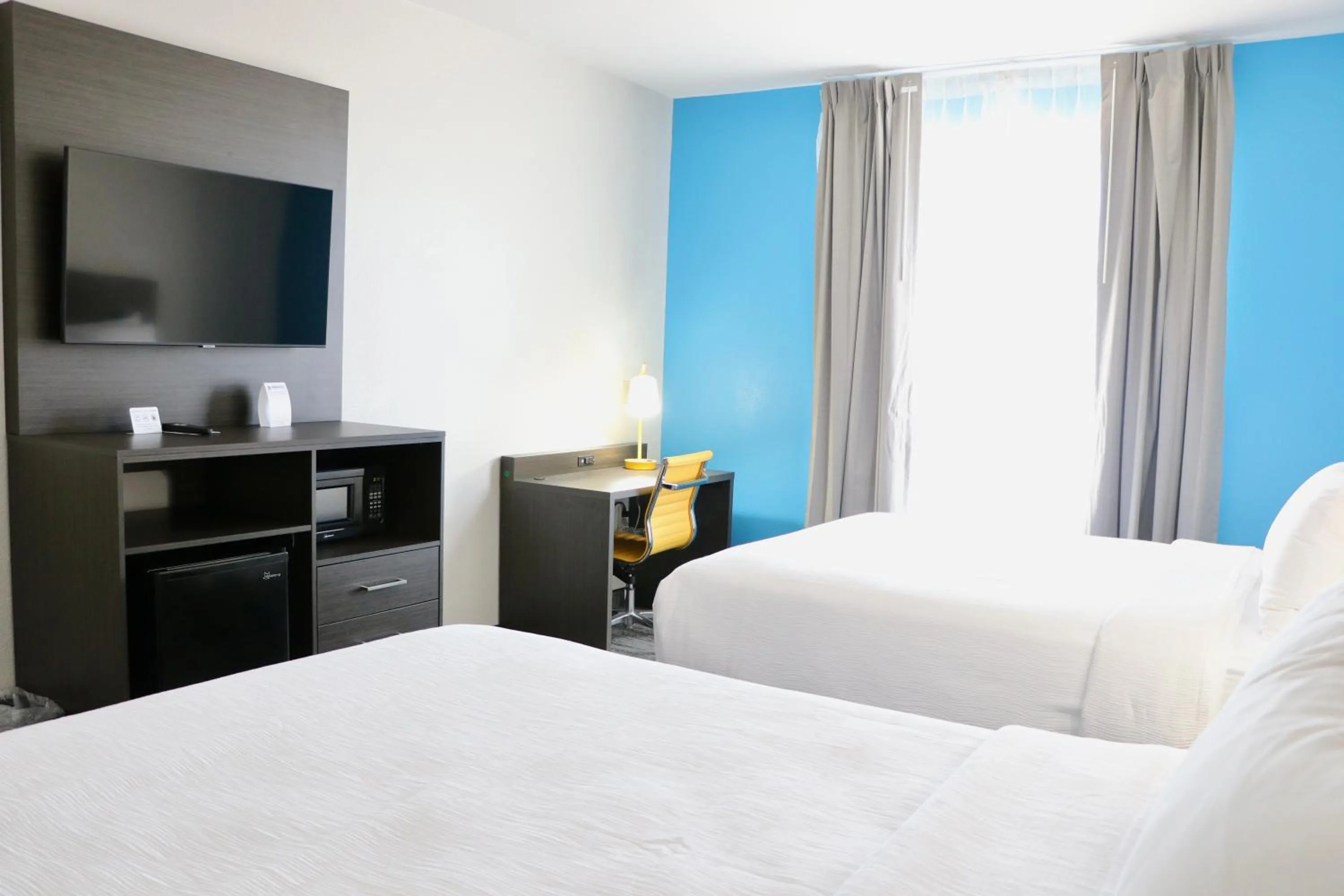 Bed in Quality Inn & Suites Buda