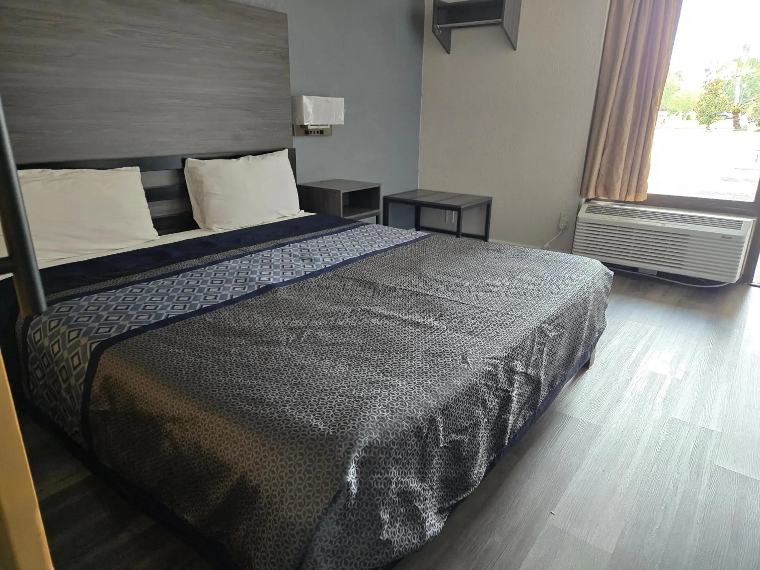 King Room - Non-Smoking in Stay Inn - Bartow King Room - Non-Smoking in Stay Inn - Bartow